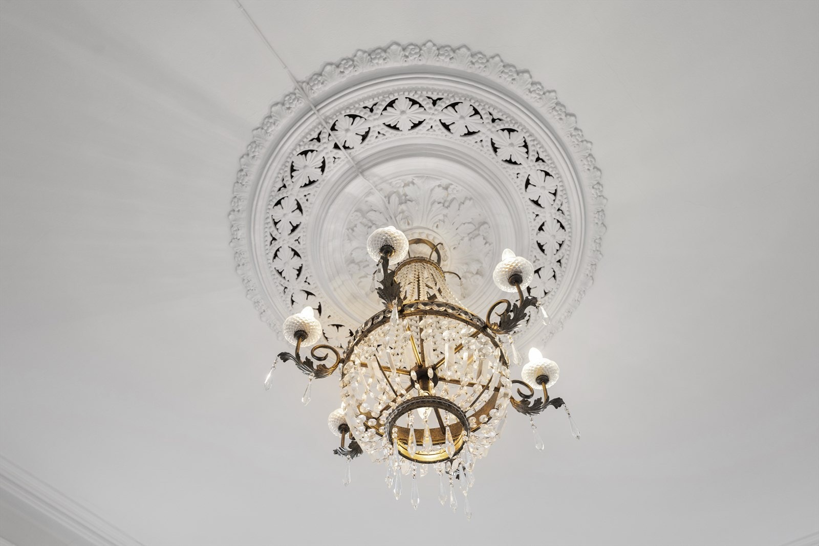 Sjarmerende rosett i taket. Galleribilde