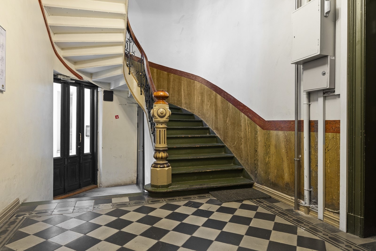 Dette klassiske hjemmet ligger i en ærverdig bygård fra slutten av 1800-tallet Galleribilde