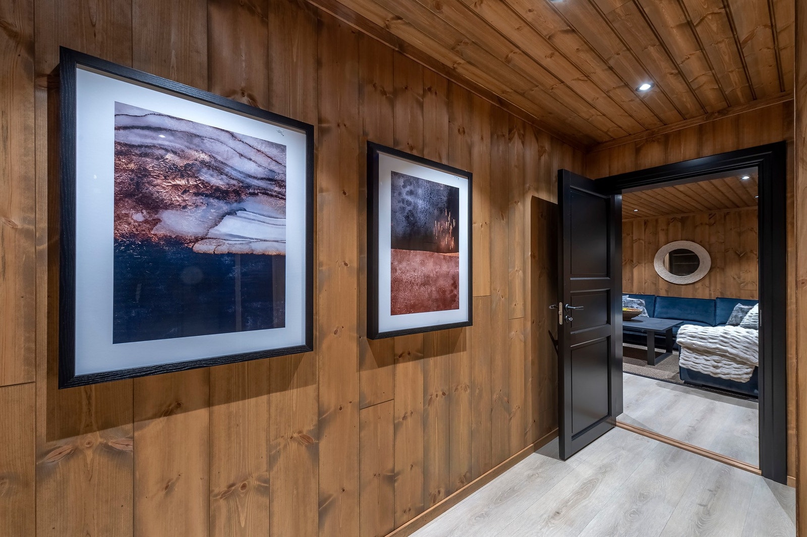 Underetasjen har en gjennomtenkt planløsning som kombinerer funksjonalitet og kvalitet. Galleribilde