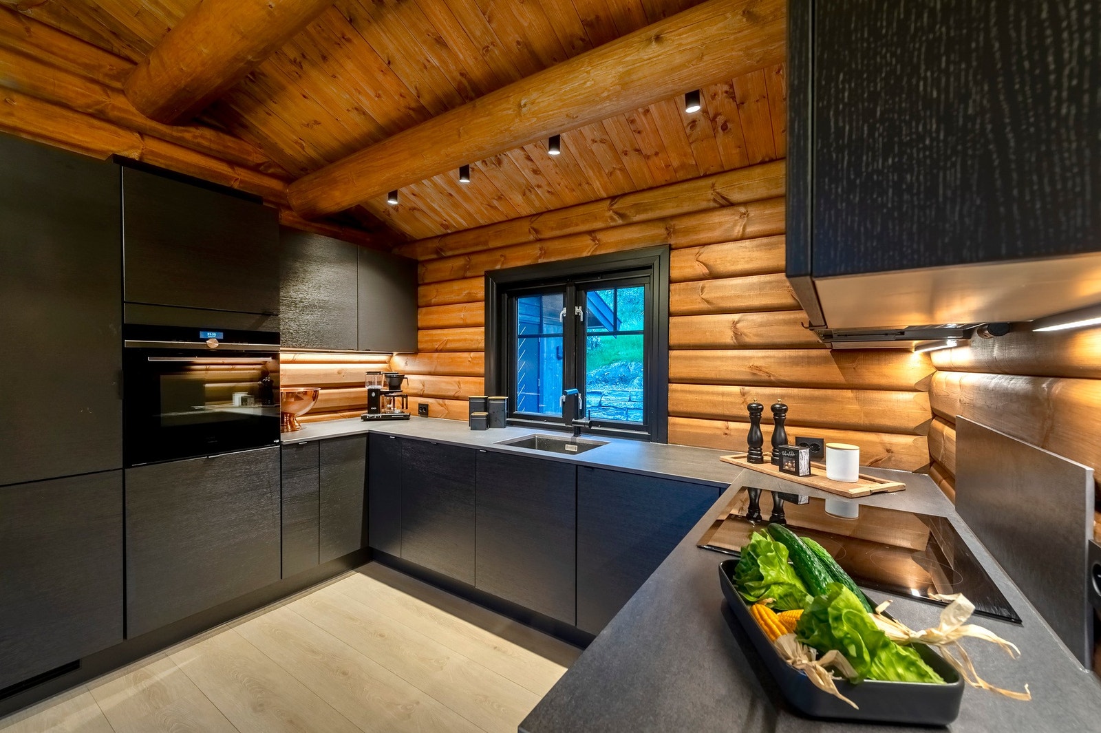 Lekkert og påkostet kjøkken. Galleribilde