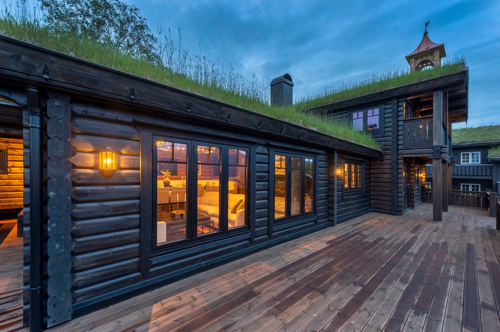 Selger bilder sommeren 2024. Her er det opplegg for vann/strøm, tiltenkt et spabad ute Galleribilde