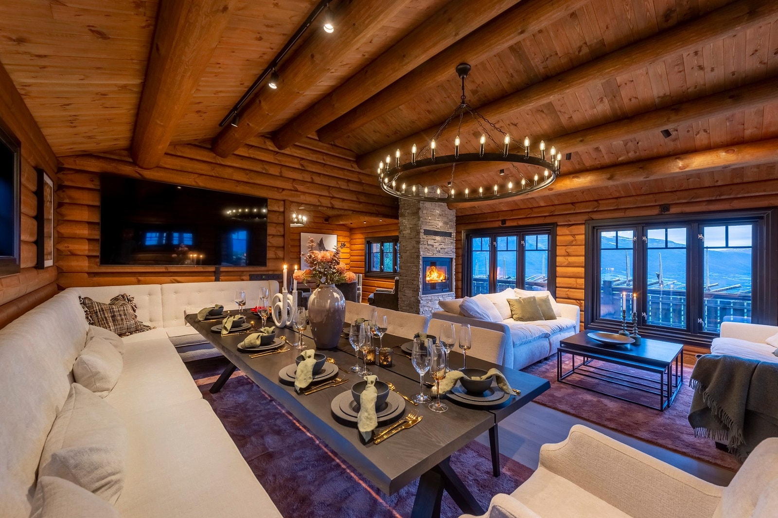 Hytta er perfekt for storfamilien samtidig som den er intim med alle funksjoner på 1 plan. Galleribilde