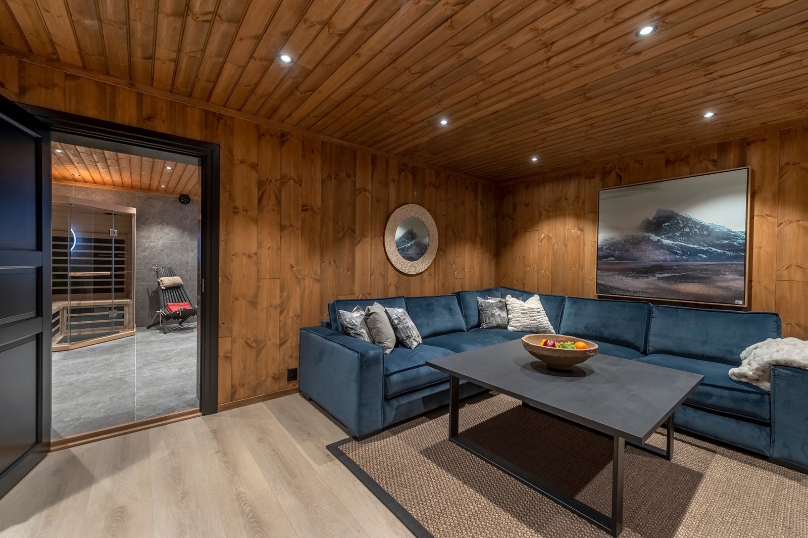 Stue i kjeller. Galleribilde