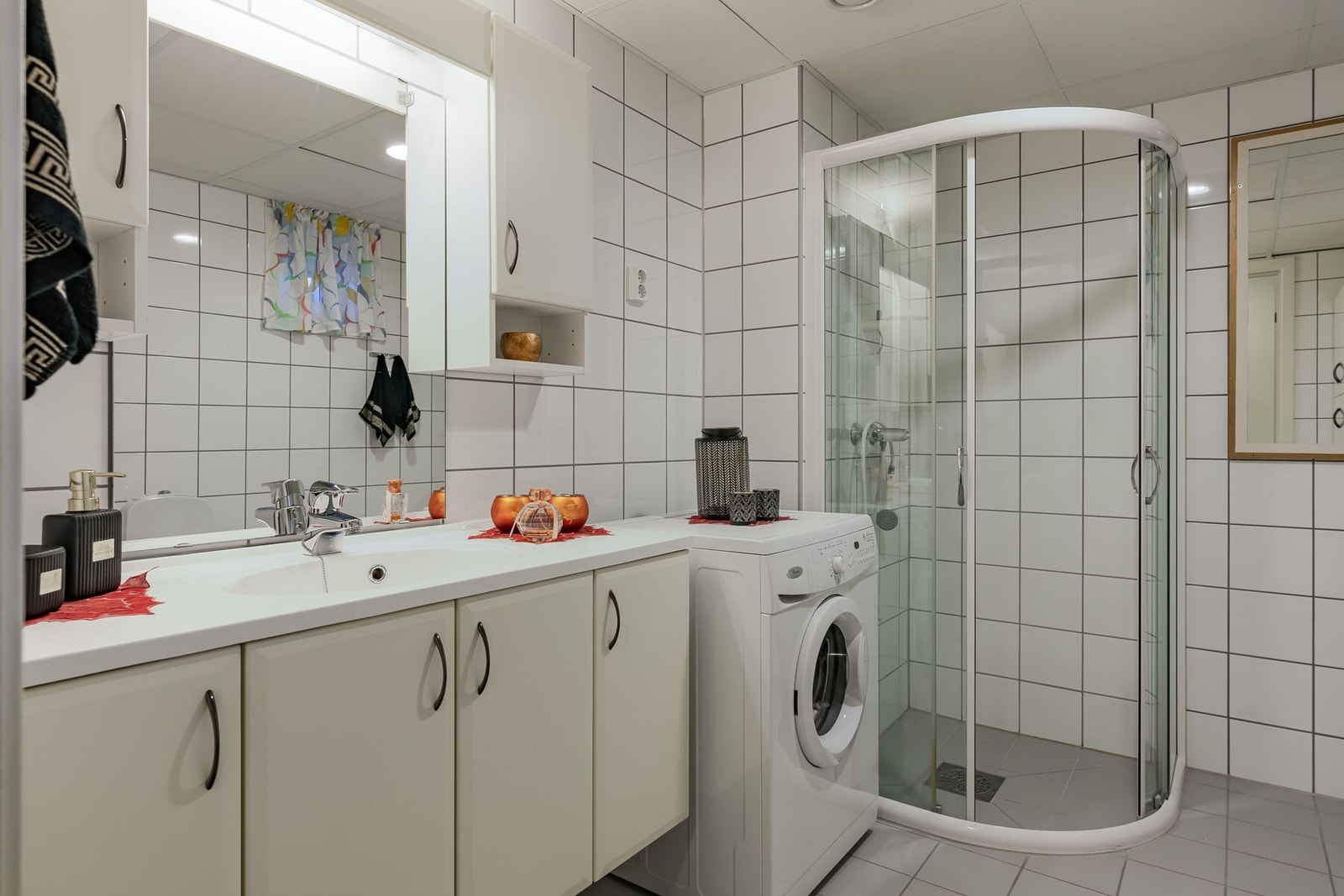 Flott, flislagt bad på ca. 6,5 m² Galleribilde