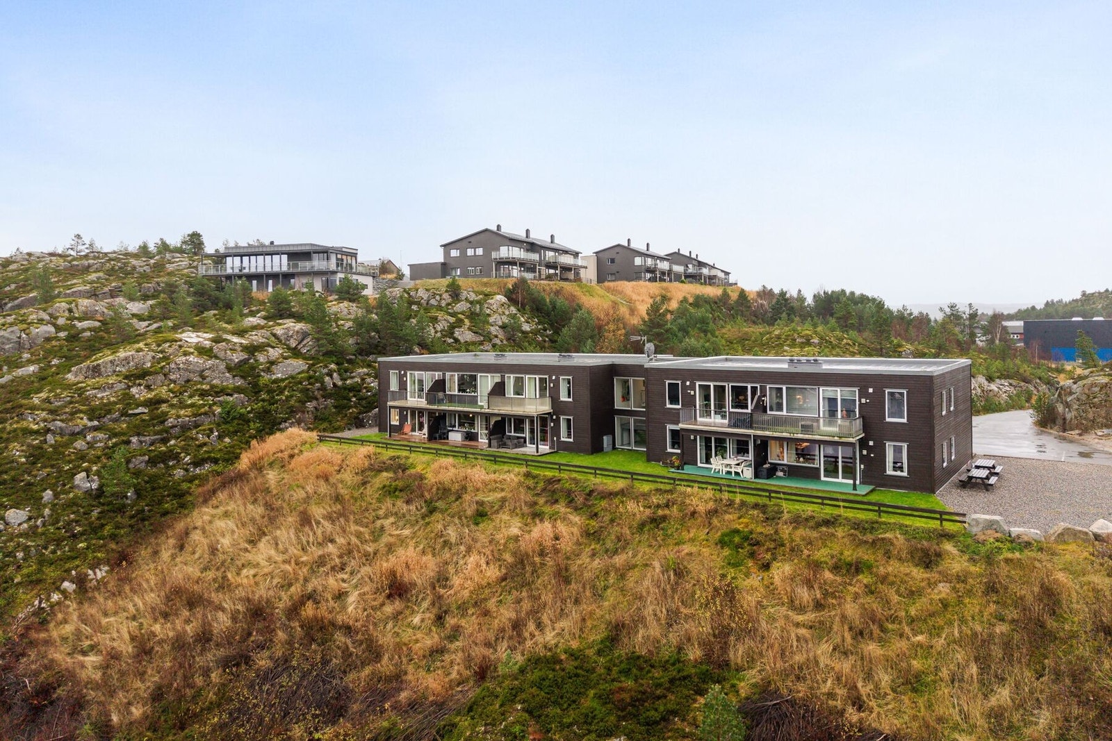 Borettslaget ligger i Fillan, med gangavstand til det meste av servicefunksjoner Galleribilde