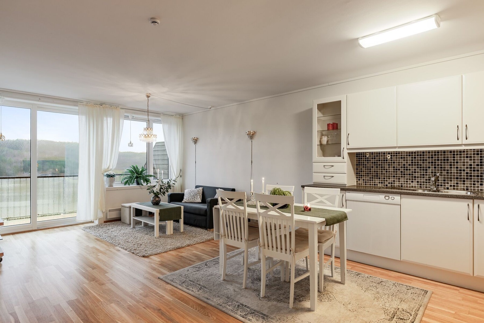 Fra stuen har man utgang til balkong på ca. 7 m² Galleribilde