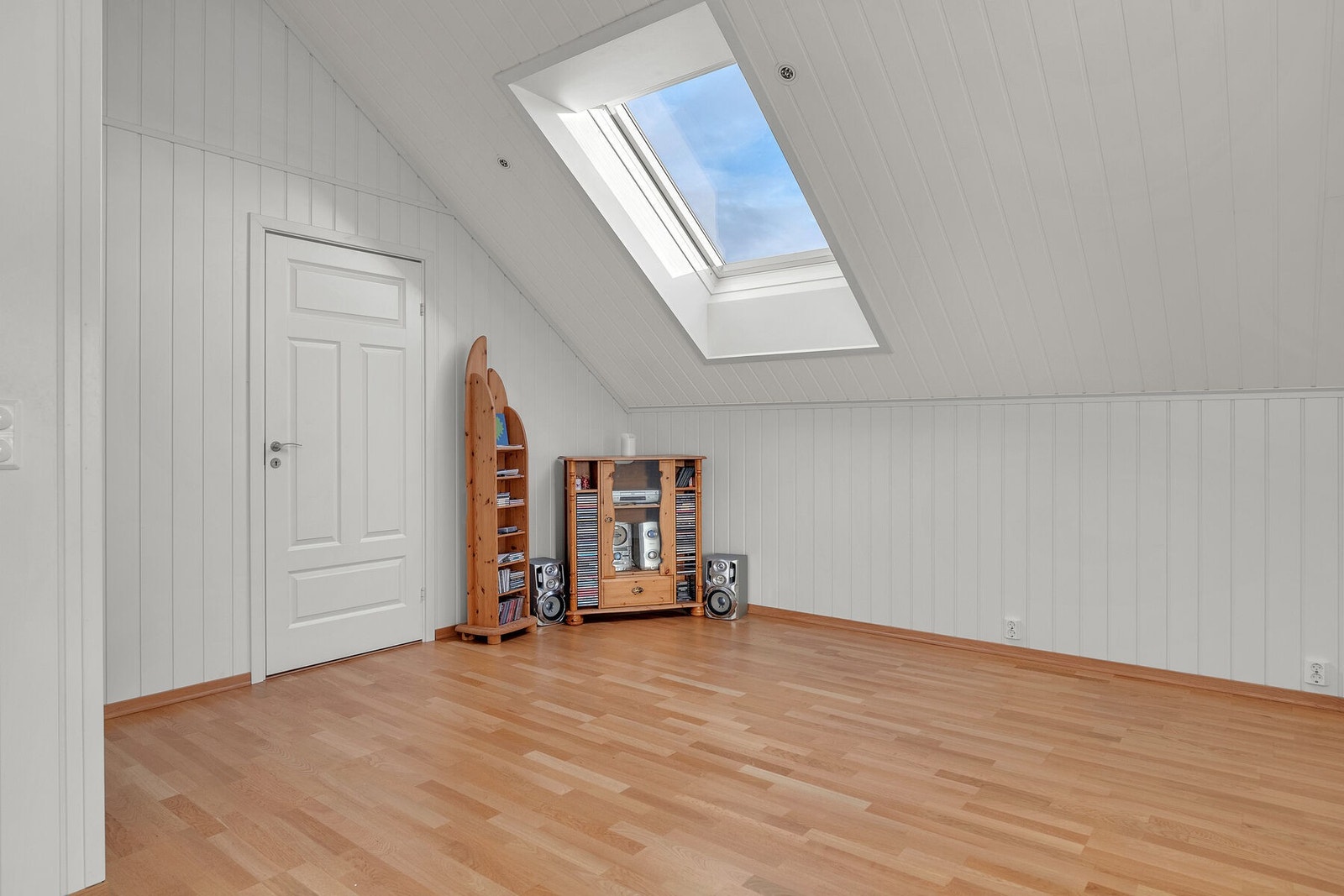 Koselig loftstue med gode innredningsmuligheter. Galleribilde