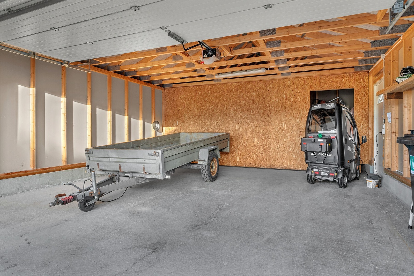 Garasjen innvendig. Galleribilde