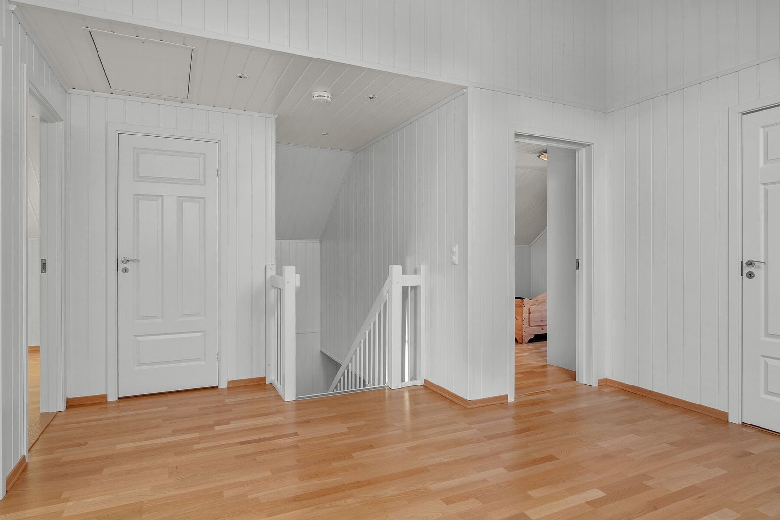 Opp trappen fra entréen, kommer du til loftstuen. Galleribilde