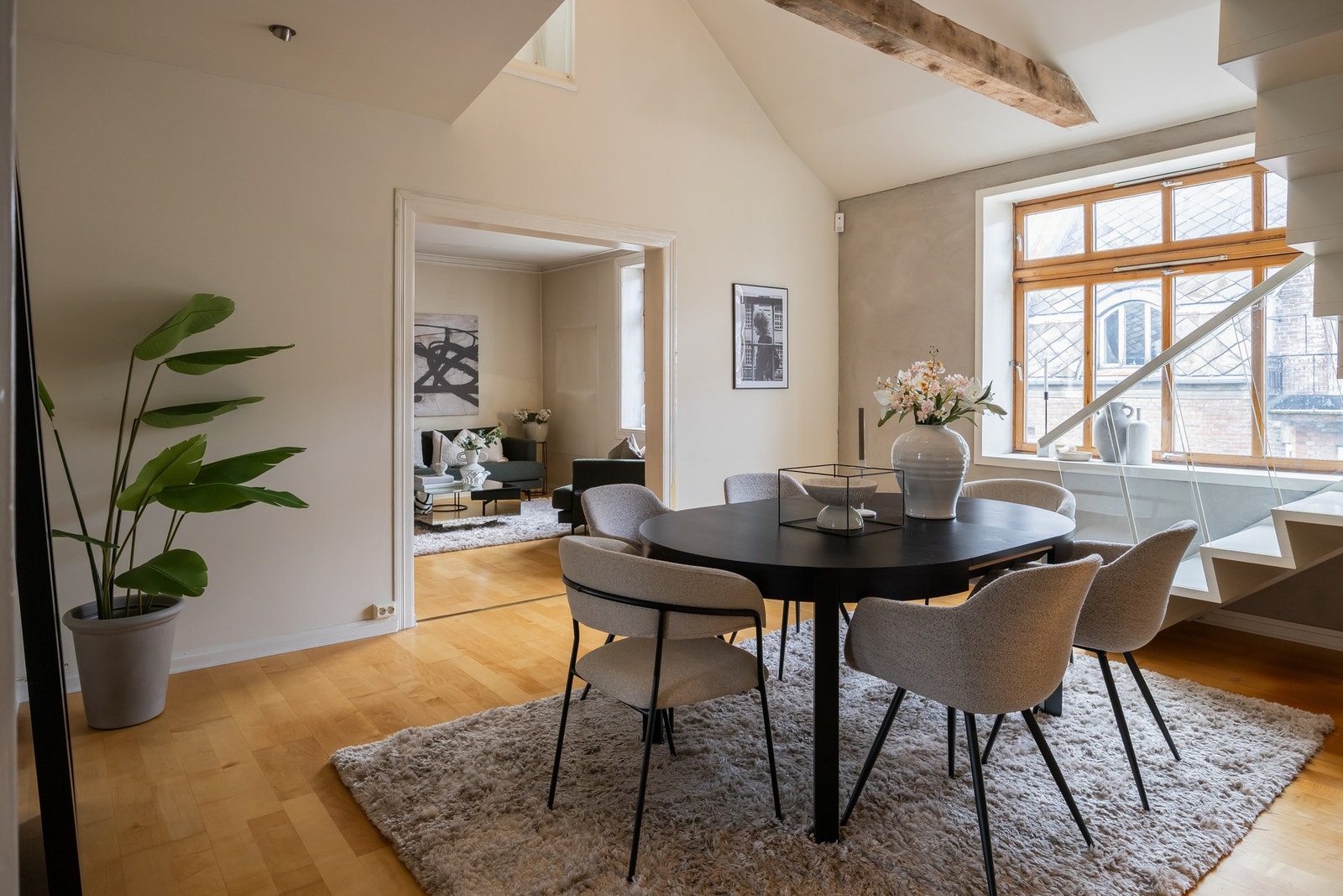 I 2010 ble boligen ombygd iht. søknad om innredning av loftsareal. Himling ble åpnet, og loftet ble innredet og innlemmet som boligareal til seksjonen. Galleribilde