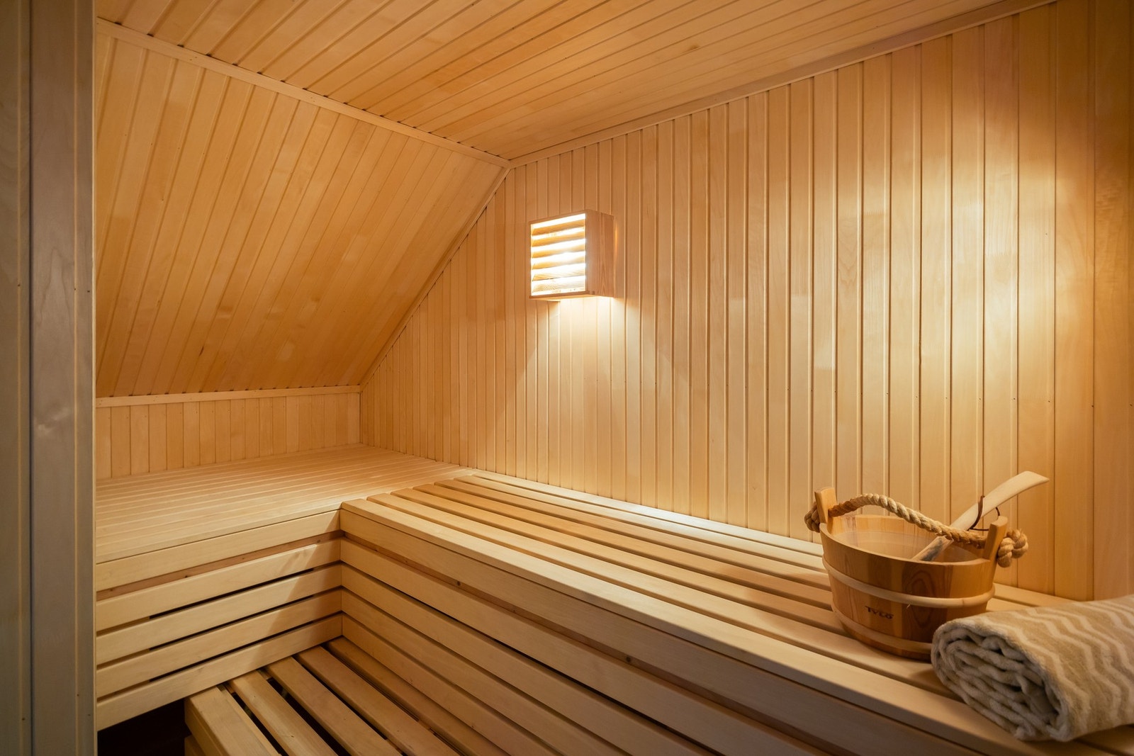 Badstue fra 2010 tilliggende baderommet på loftet. Galleribilde