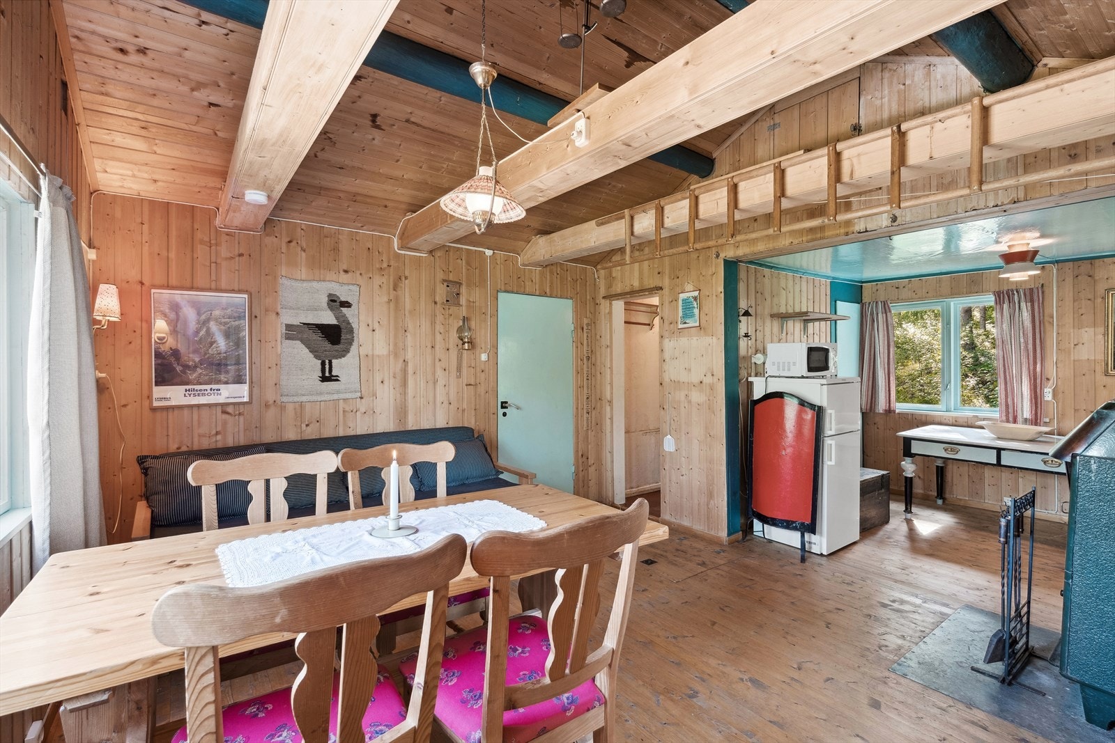 Hytta har innlagt strøm, men ikke vann og avløp. Galleribilde