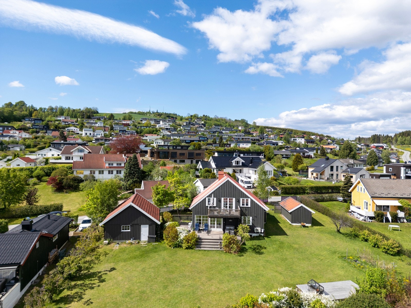 Her får du utsikt, byliv og natur - alt rett utenfor døra! Galleribilde