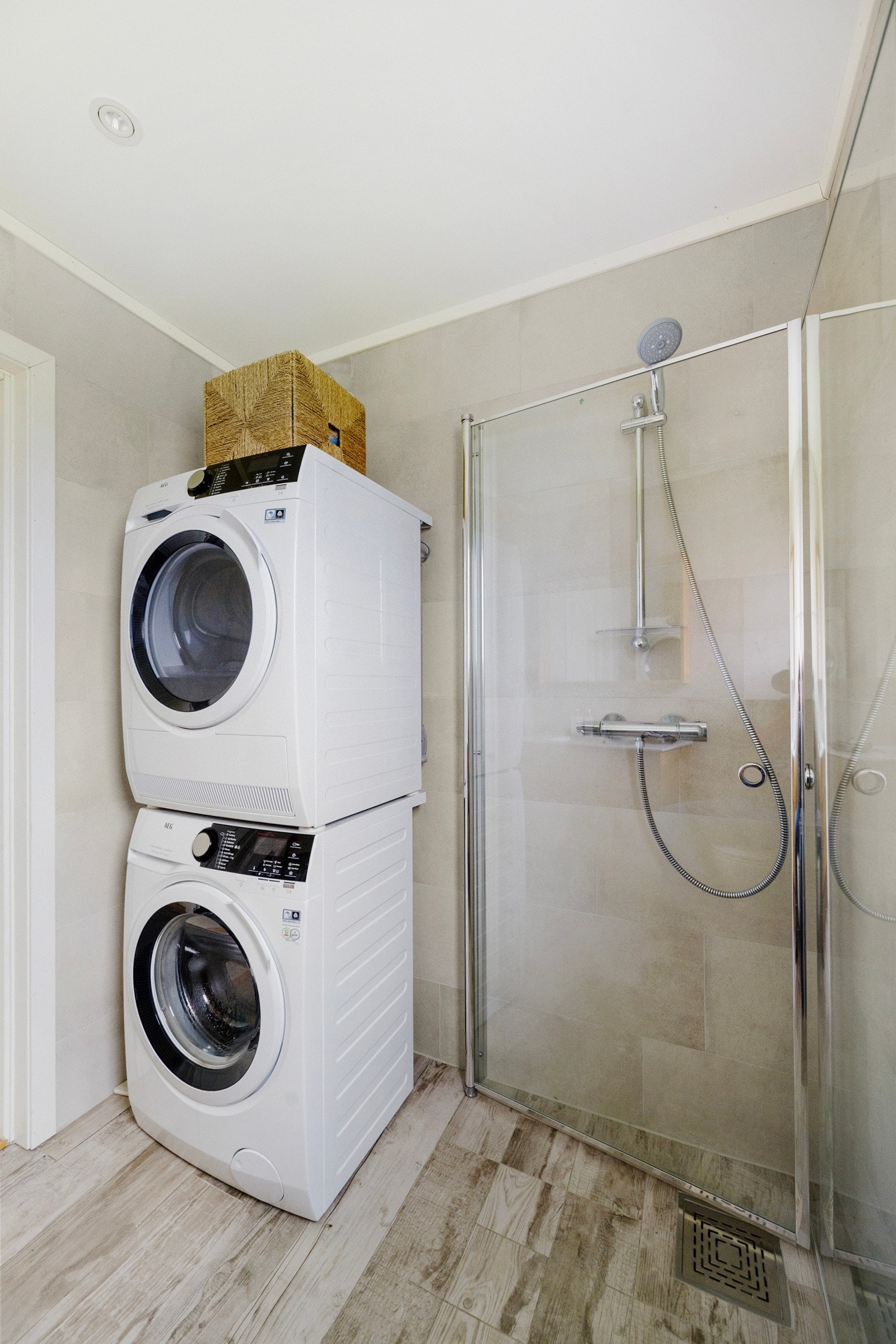 Badet i 1.etasje benyttes i tillegg som vakserom. Galleribilde