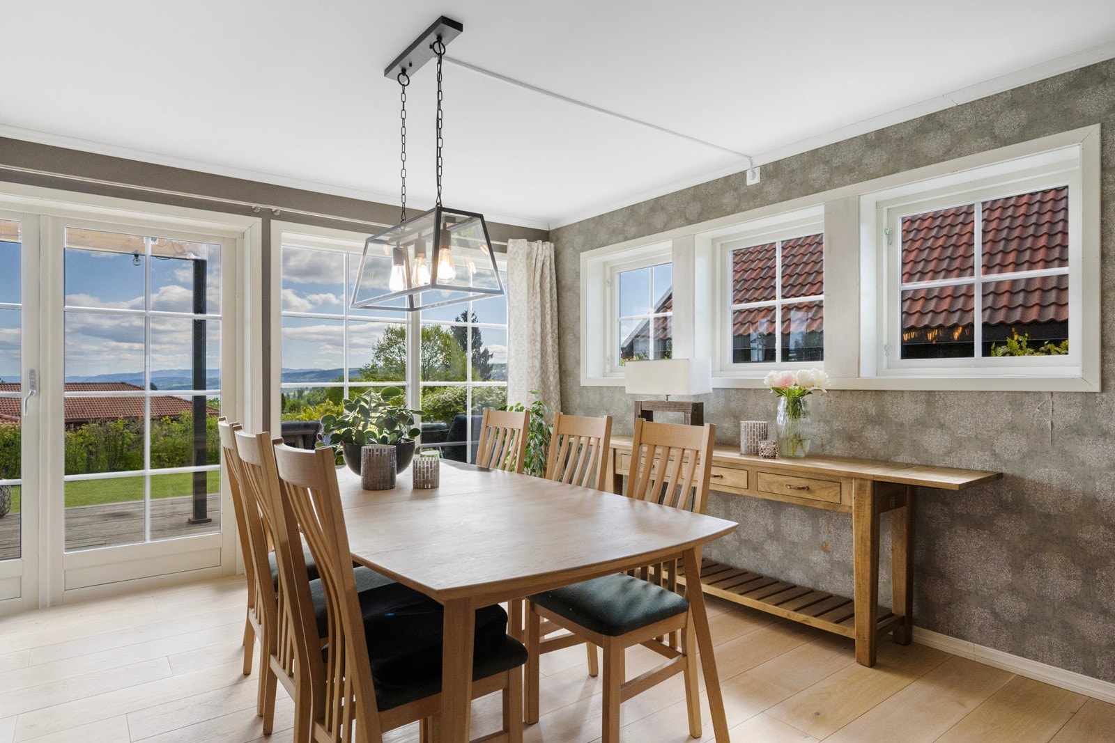 Her kan du samle venner og familie til et hyggelig måltid. Galleribilde