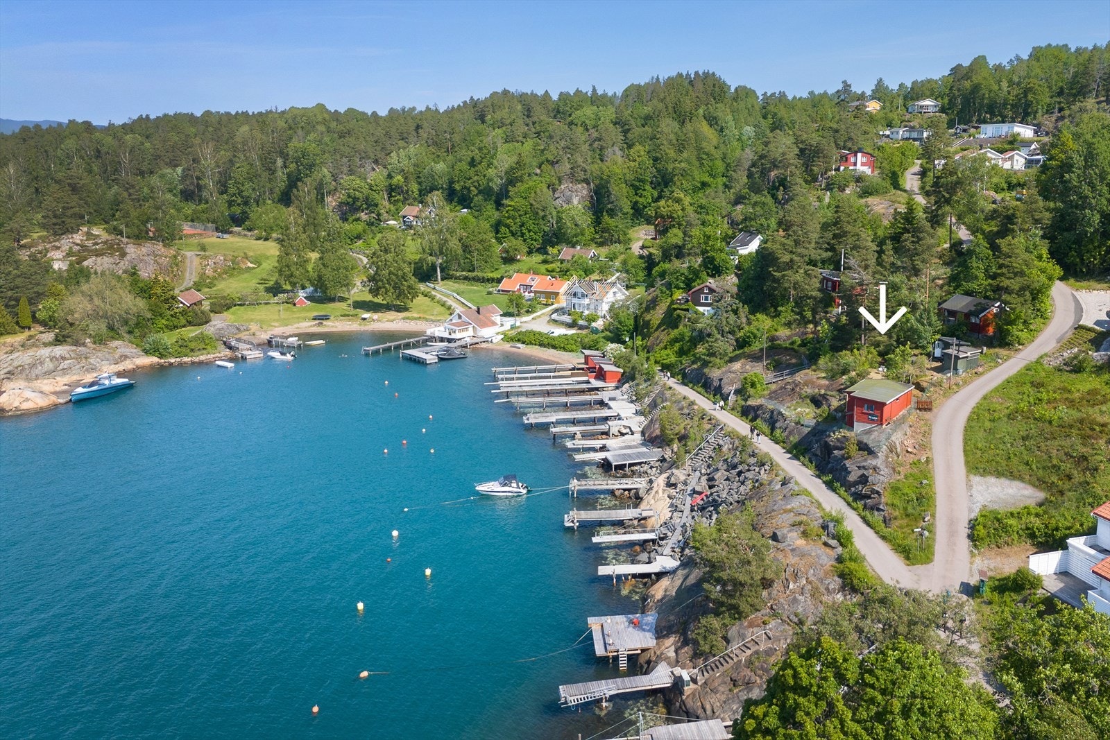 En sjarmerende fritidsbolig med naturskjønn og idyllisk beliggenhet i Kjøvangen i Son - kun ca. 40 min fra Oslo! Galleribilde