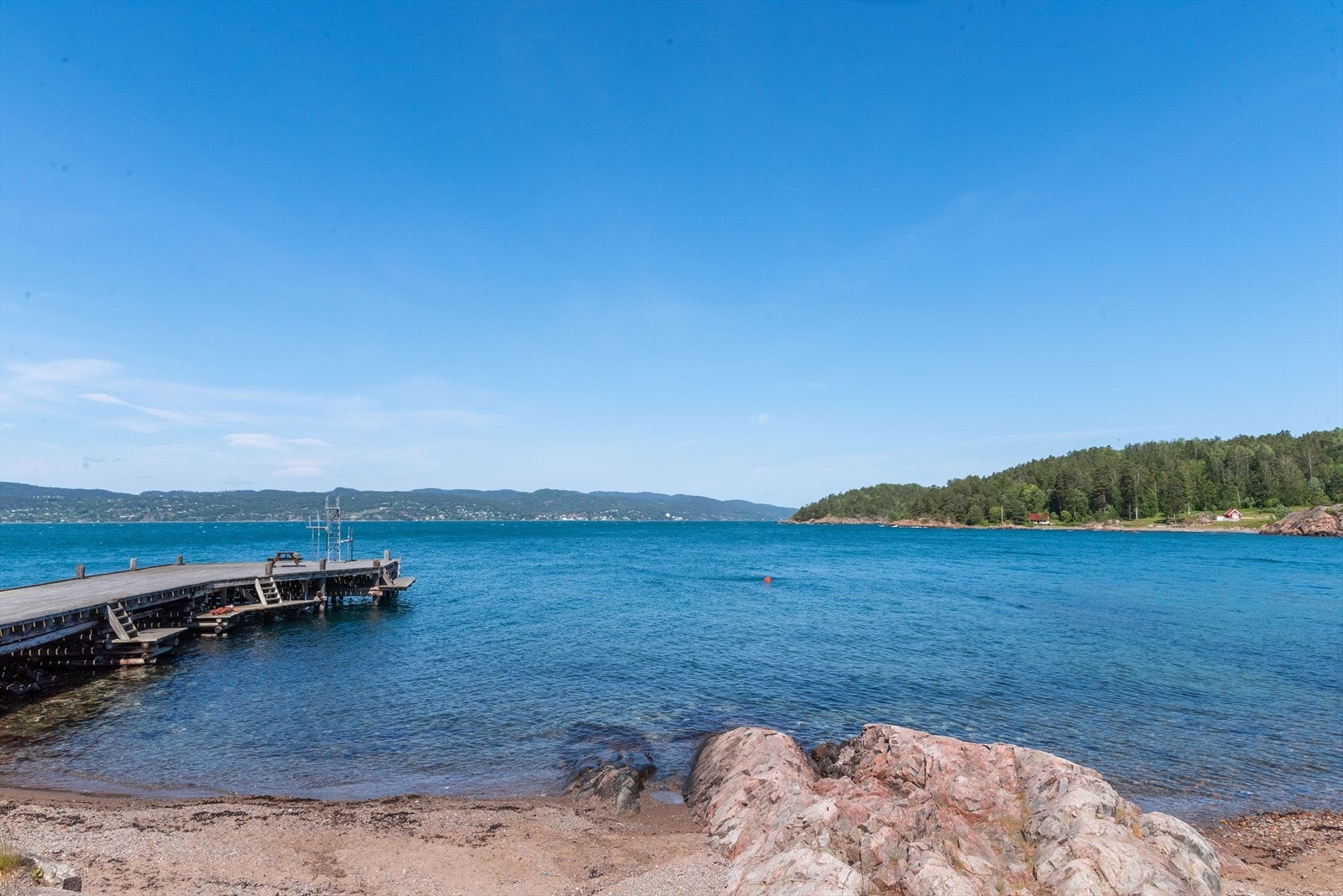 Nyt det gode liv med frisk luft, fjord, sjø og turområder i umiddelbar nærhet! Galleribilde