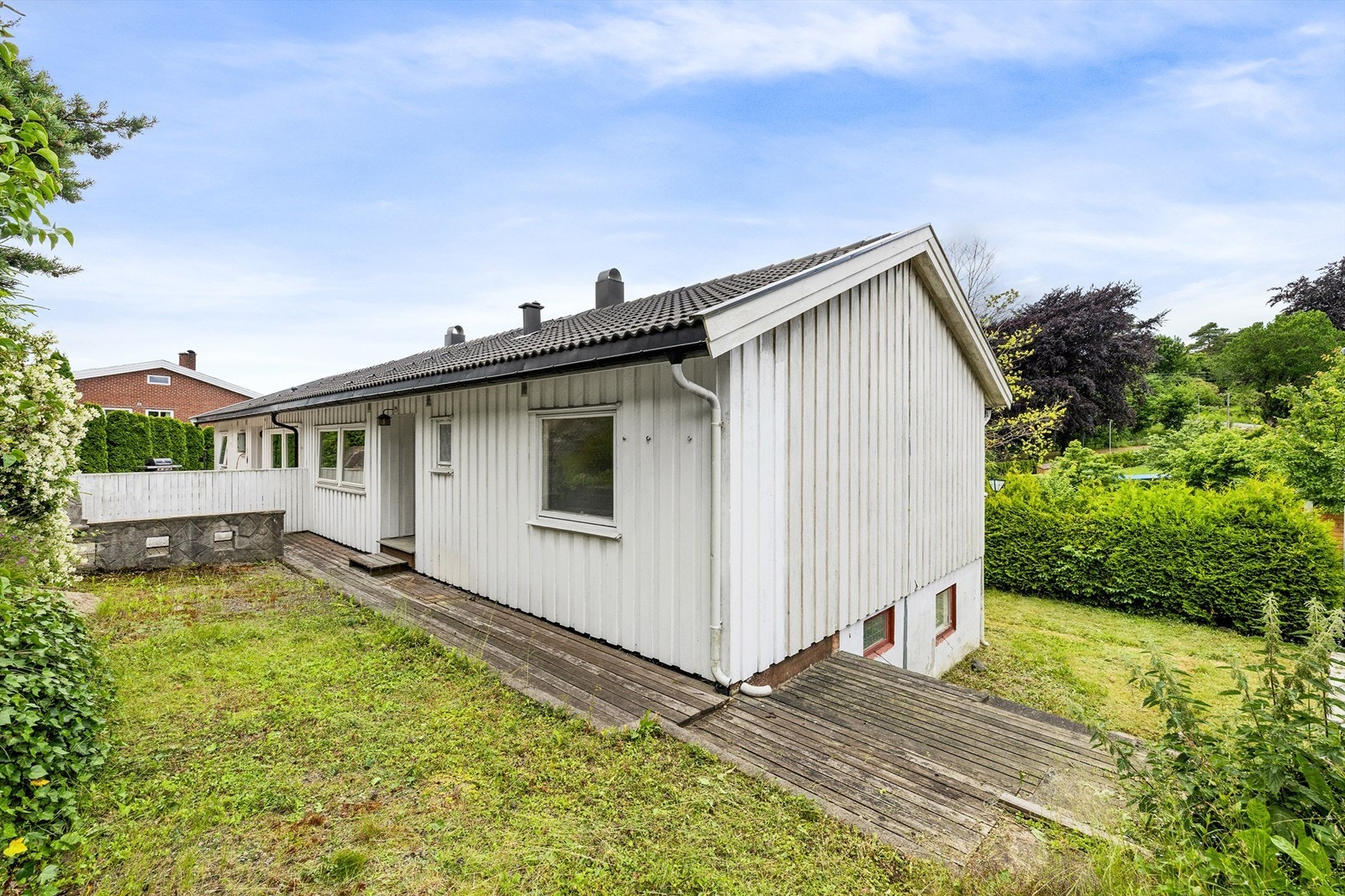 Yttertaket ble lagt om i 2016. Enkelte vinduer er skiftet ut, datert 2010 og 1998. Galleribilde