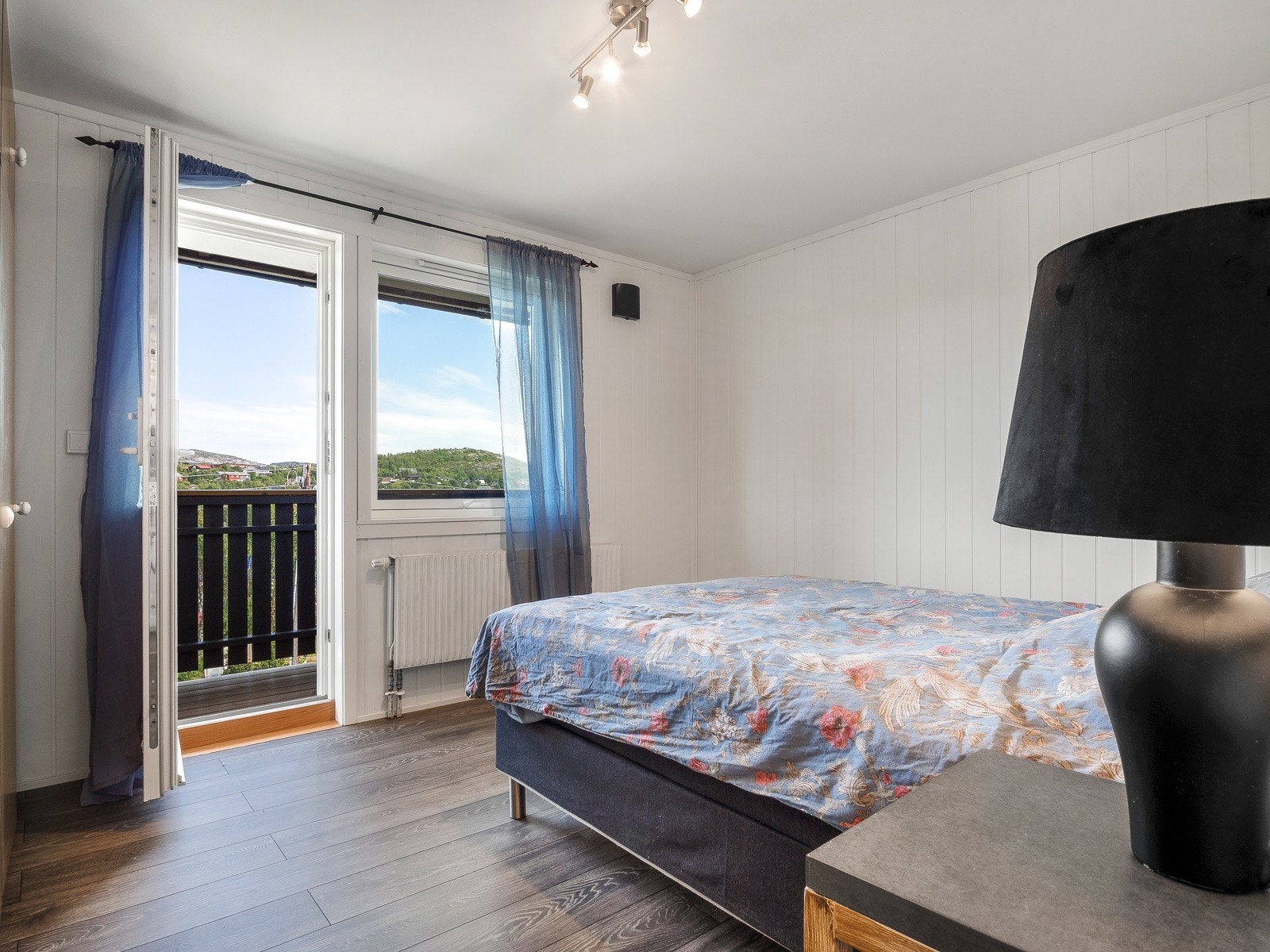 Soverommet er lyst og luftig Galleribilde