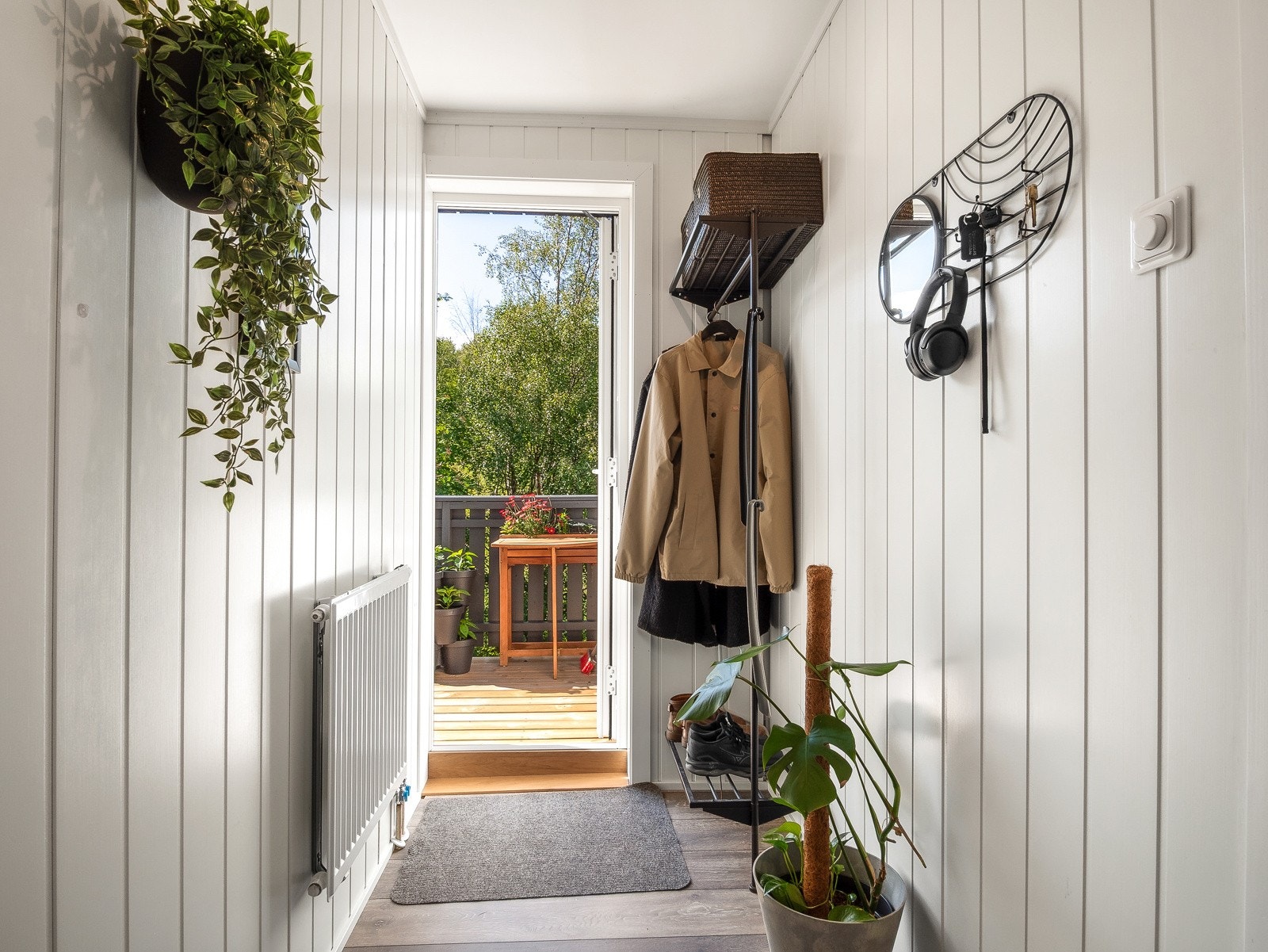 I gangen er det god plass til klær og sko Galleribilde