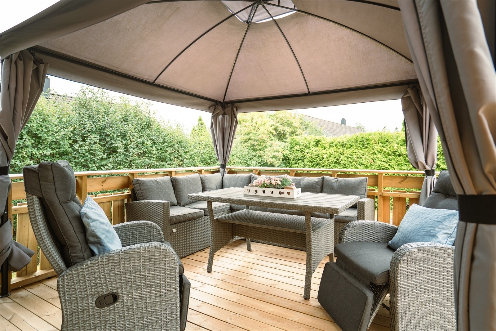 Terrassen på 39 kvm. er vendt mot sydvest og har svært gode solforhold fra tidlig til sent. Galleribilde