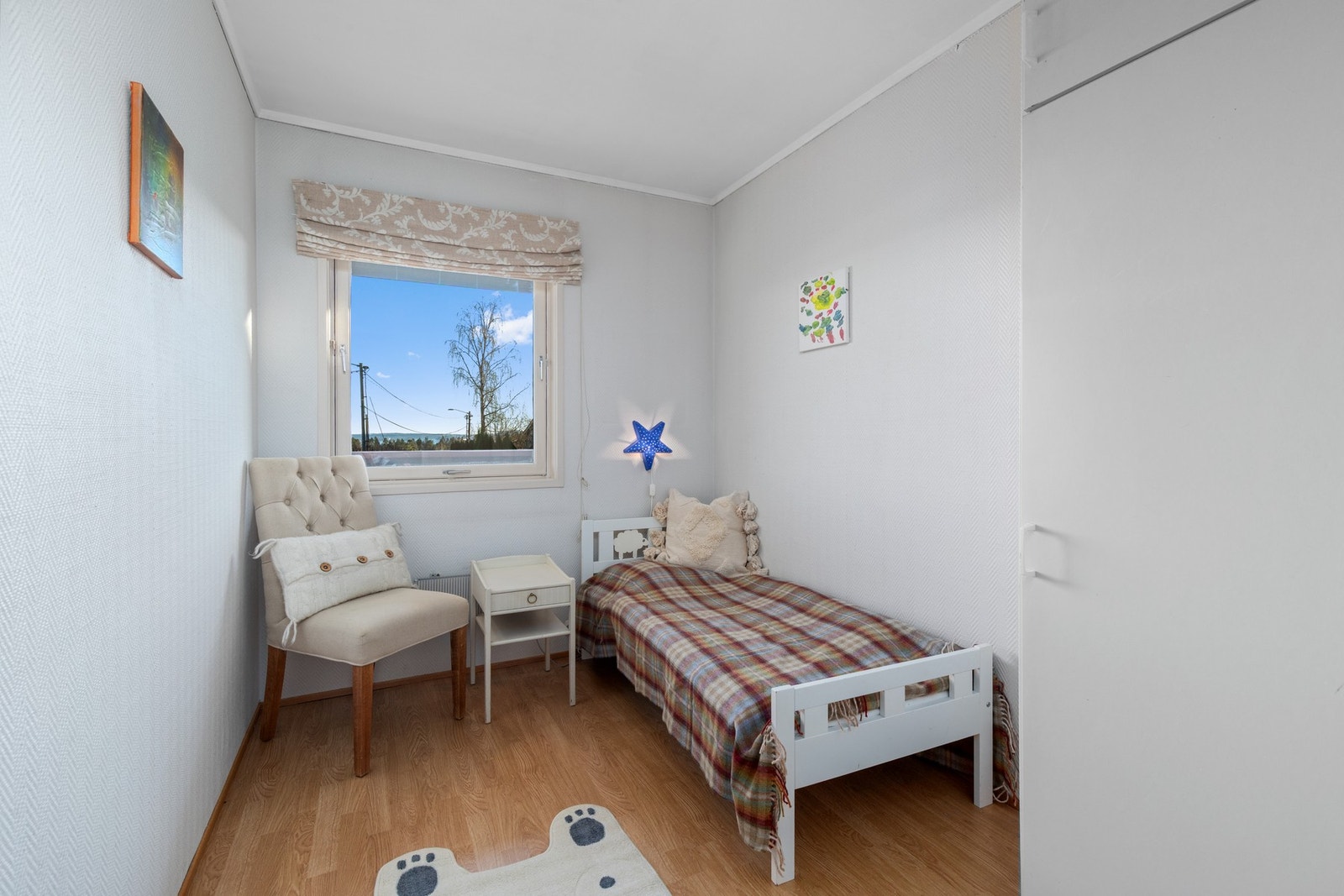 Soverom 4.
Alle soverommene har plass til seng, garderobeskap og annet møblement. Galleribilde