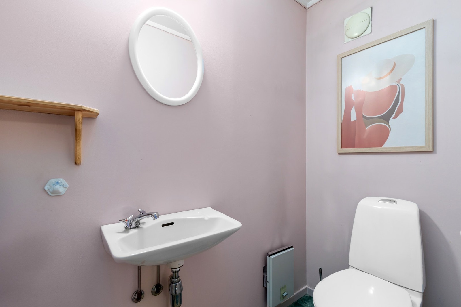 Separat toalett i underetasje. Galleribilde