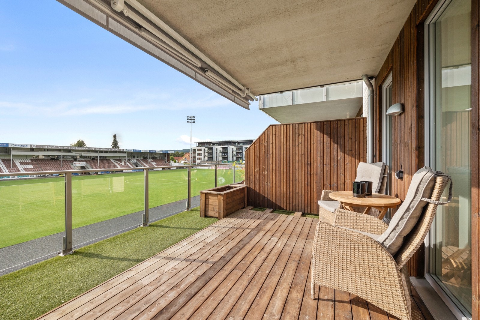 Stor balkong med utsikt utover Consto Arena Galleribilde