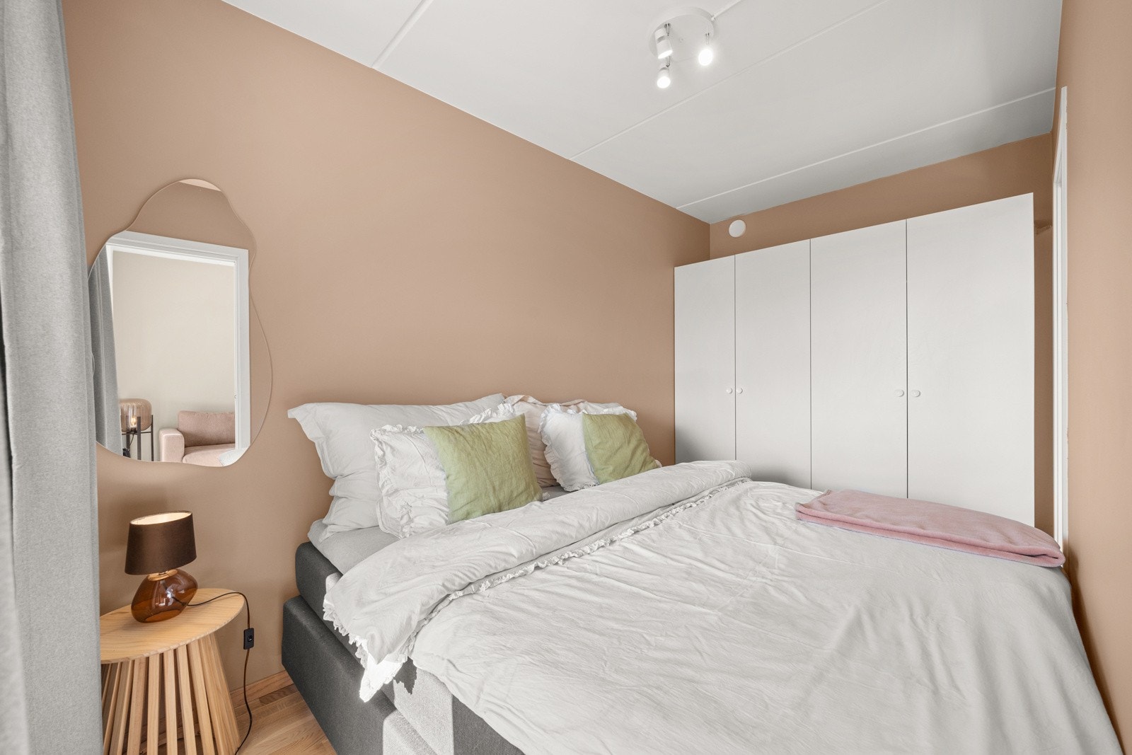 Soverom ved stuen. Galleribilde