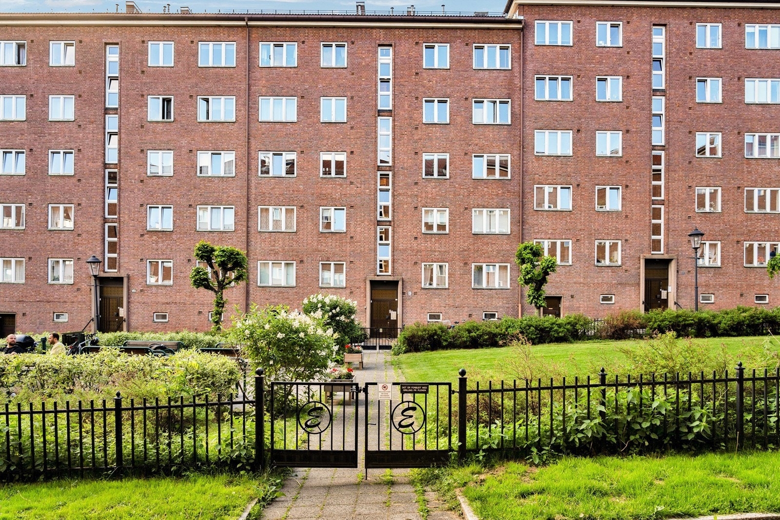 Leiligheten har en svært sentral og attraktiv beliggenhet i bydelen Grünerløkka, mellom Sofienberg og Carl Berner. Galleribilde