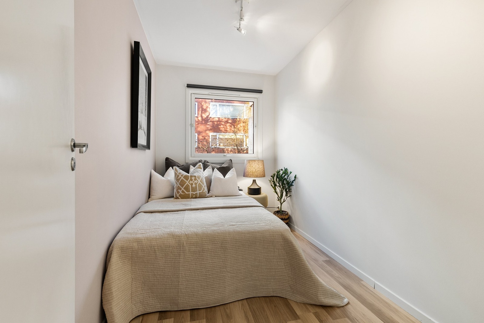 Soverom 2 med fine overflater. Galleribilde