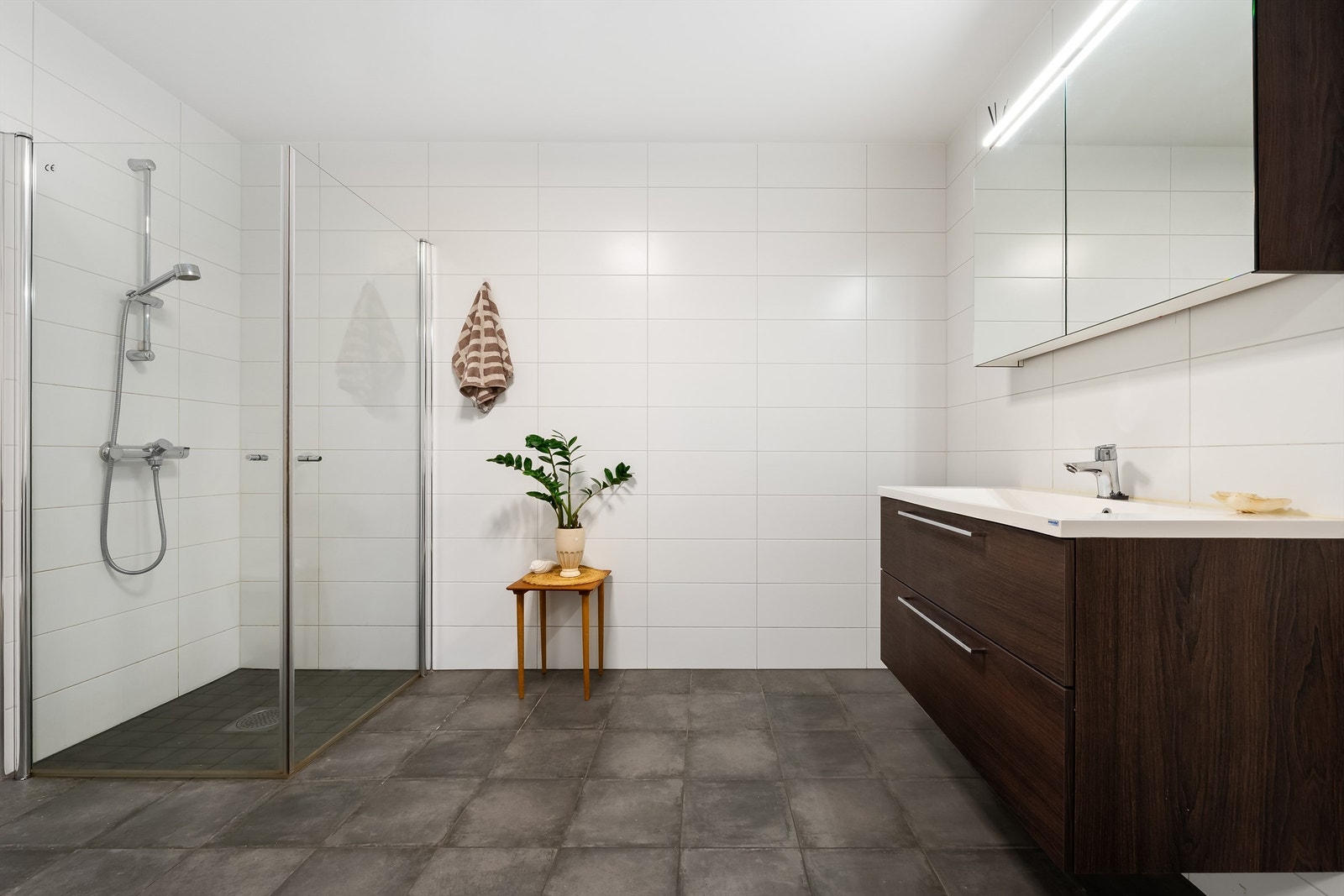 Stilfullt bad med varmekabler i gulv. Galleribilde