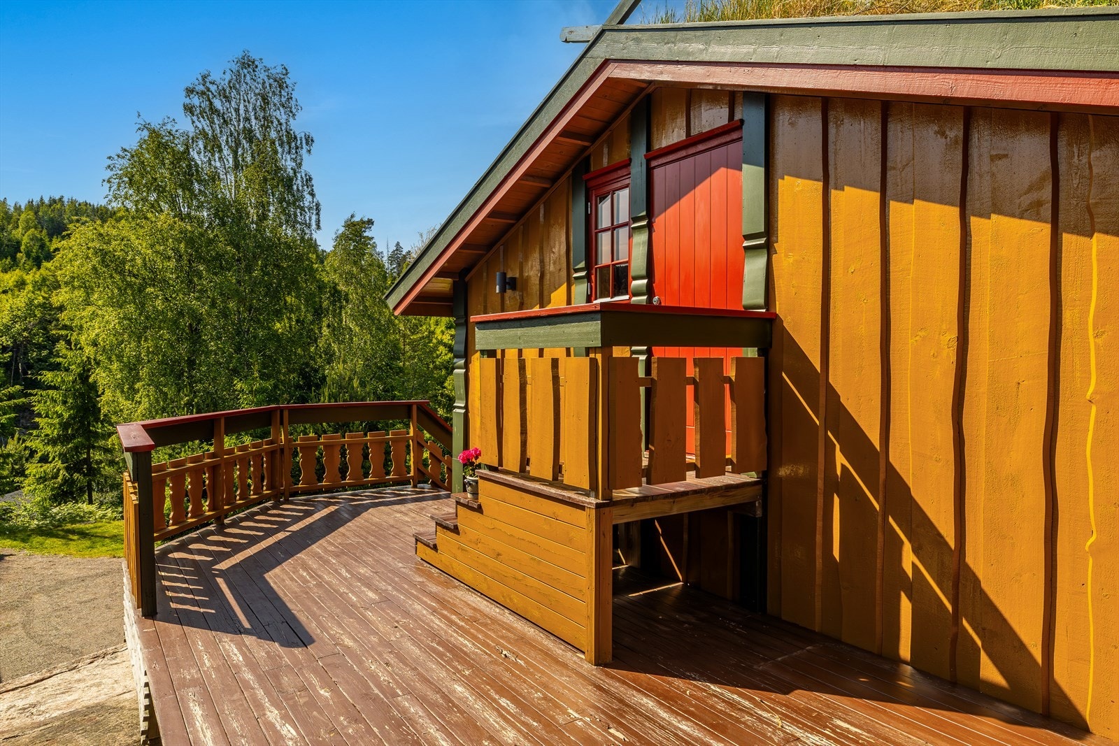 Terrassen ved garasjebygget Galleribilde