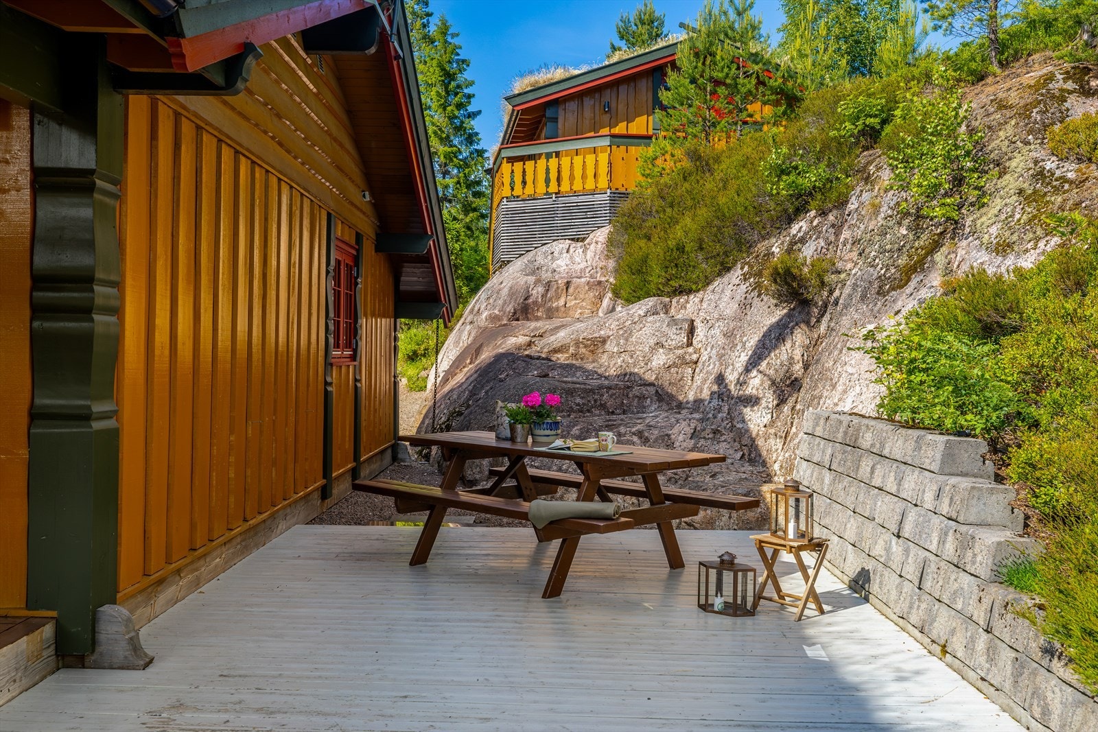 Lun uteplass på siden av bygget Galleribilde