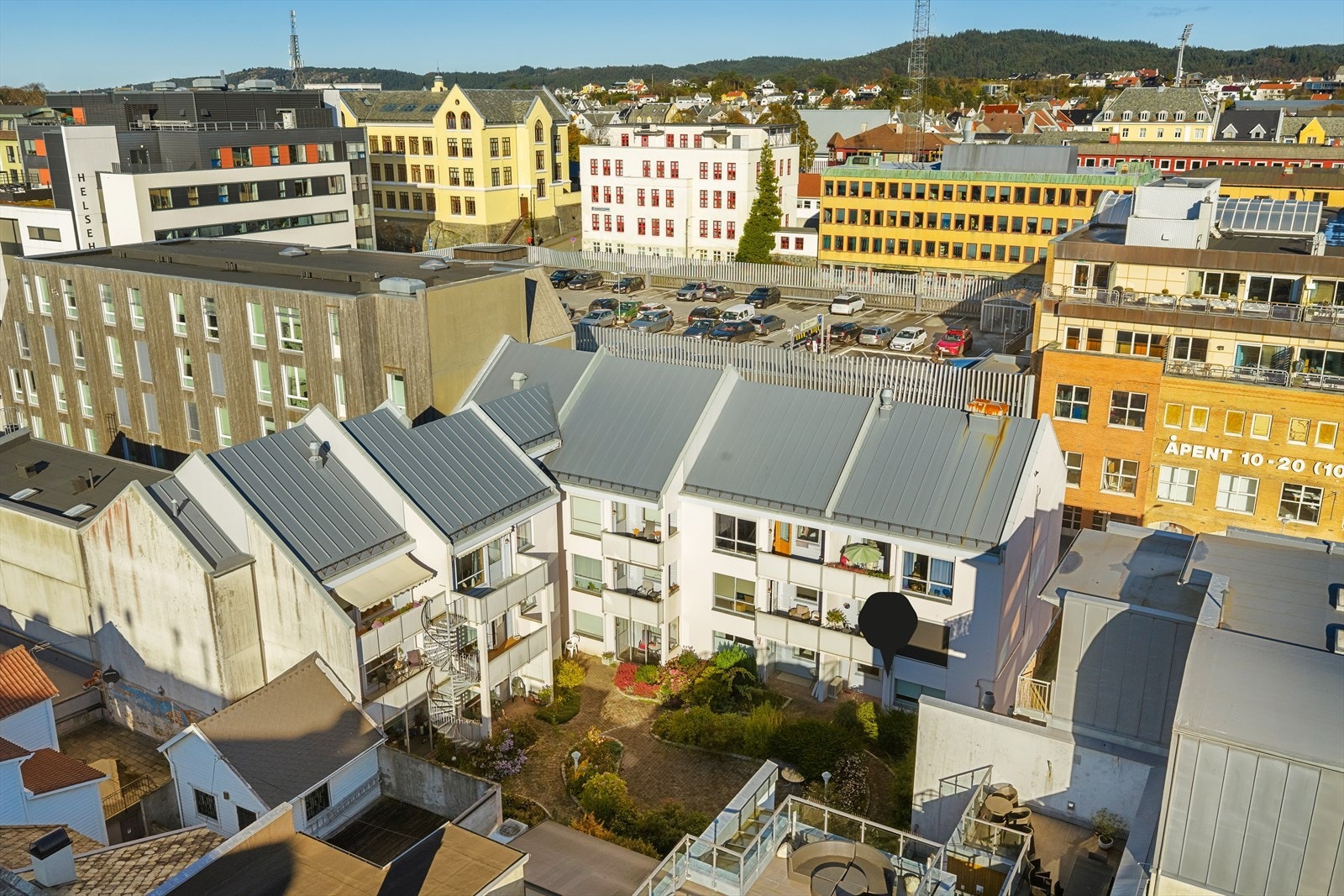 Meget sentral beliggenhet i Haugesund sentrum, med nærhet til handlegaten og alle byfasilitetene. Galleribilde