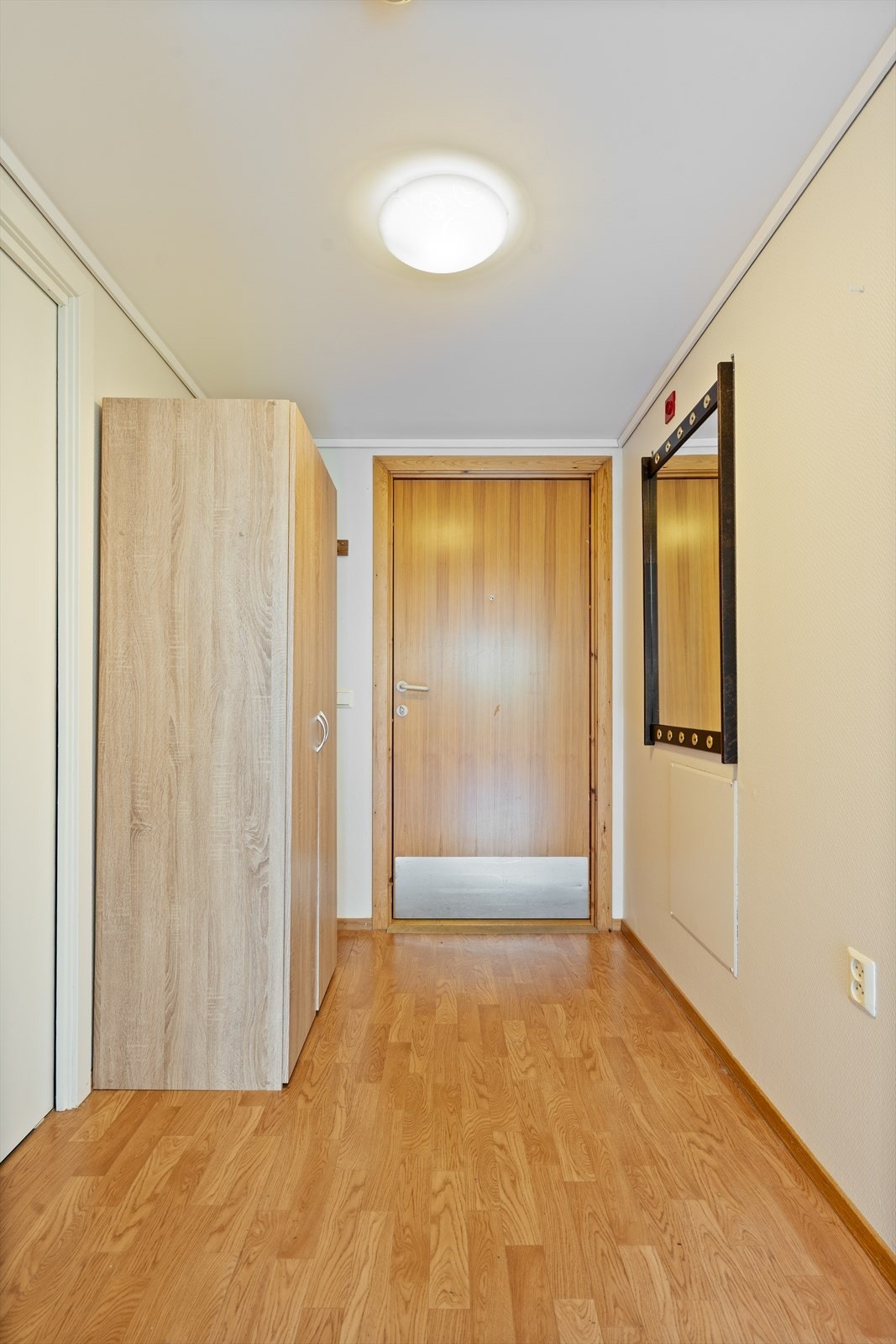 Entréen gir et fint førsteinntrykk. Her er plass til yttertøy og sko. Galleribilde