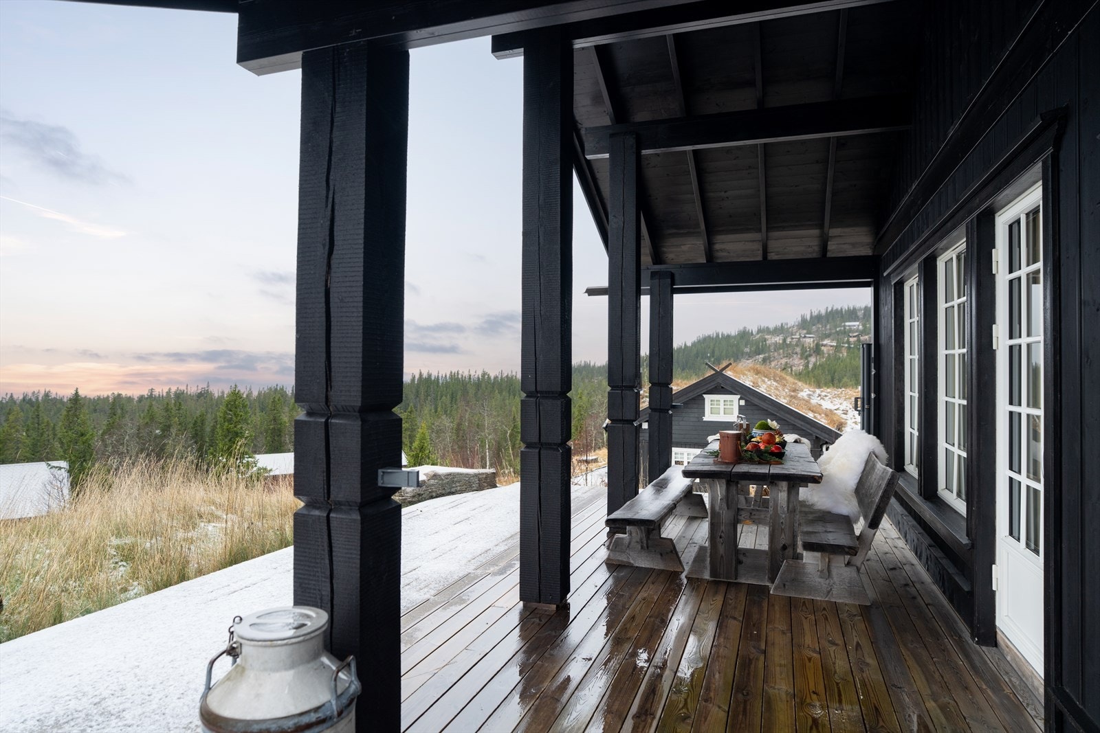 Her kan du nyte late dager på terrassen med gode solforhold. Galleribilde