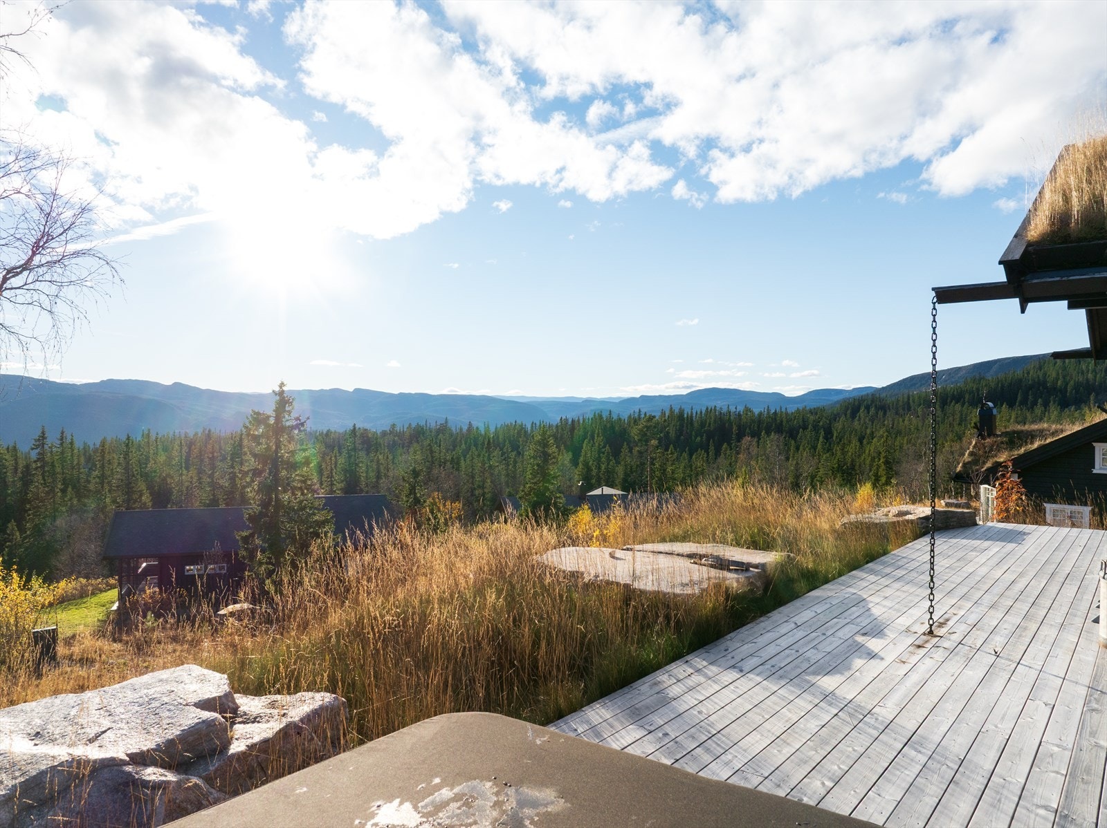 Her får du sol fra morgen til kveld og en utsikt som virkelig må oppleves. Galleribilde