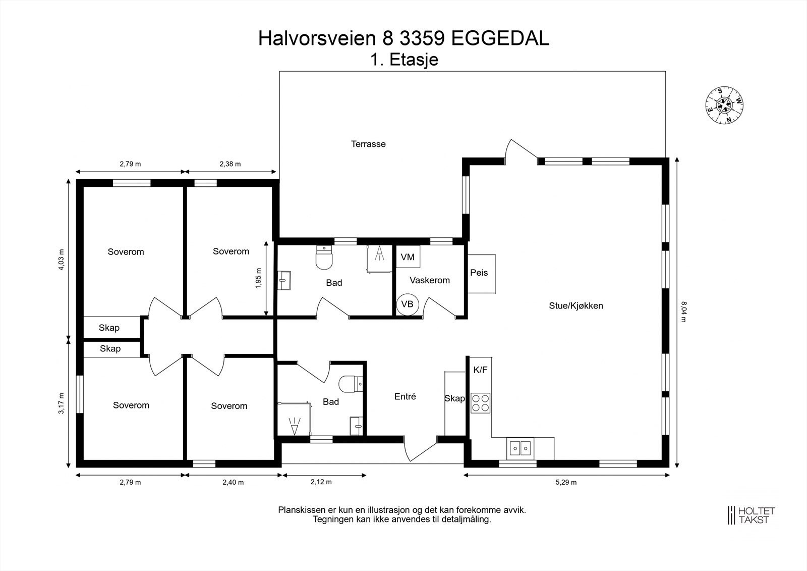 Plantegningen viser en gjennomtenkt hytte på ca 111 kvm over ett plan, med stor terrasse på ca 70 kvm som forlenger oppholdsrommene utendørs. På tomten står også et praktisk uthus på ca 17 kvm. Galleribilde