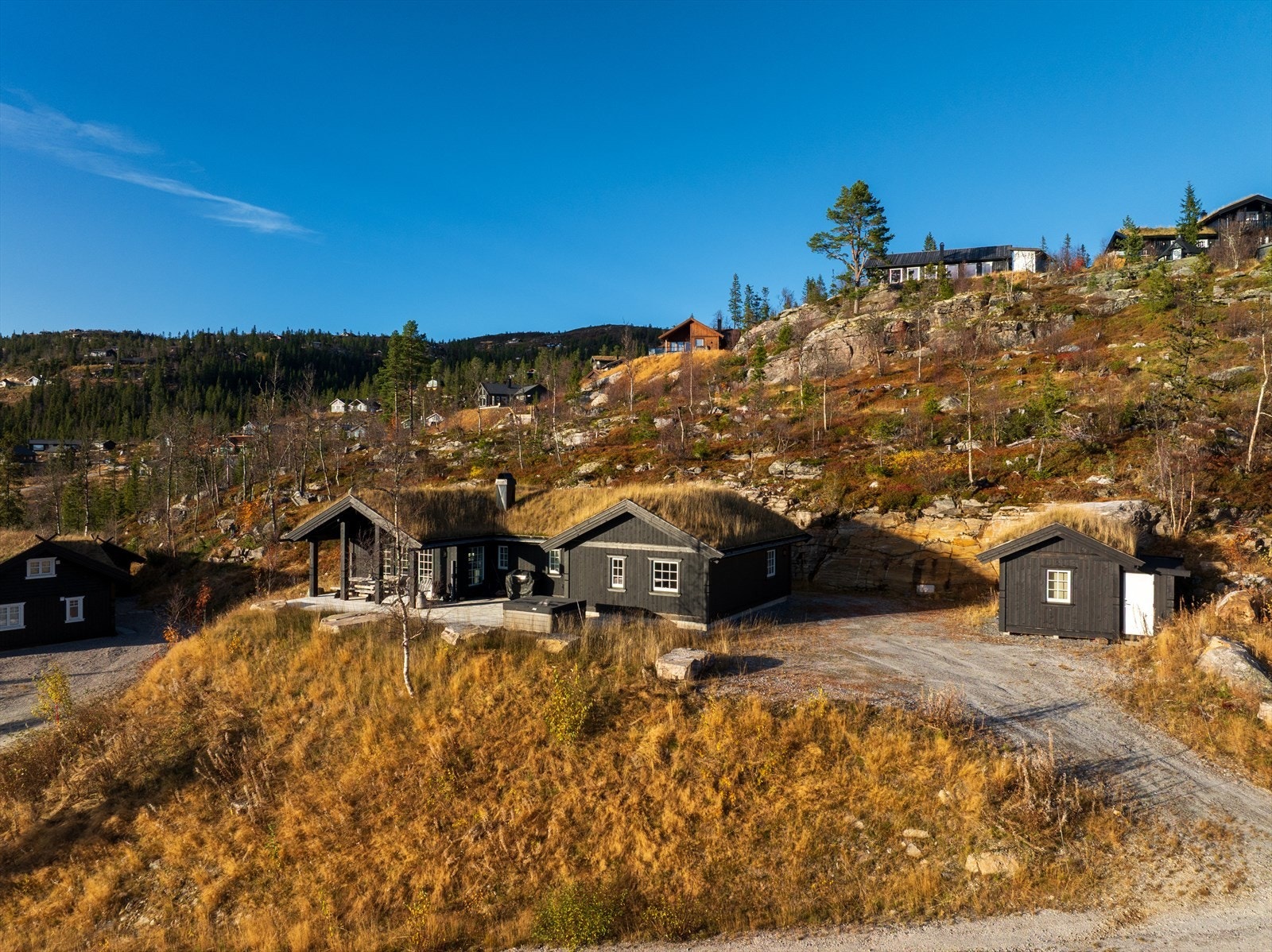 Området forvandles vinterstid til et eldorado for skiglade, med milevis av maskinpreparerte skiløyper og kort vei til familievennlige alpinbakker. Galleribilde