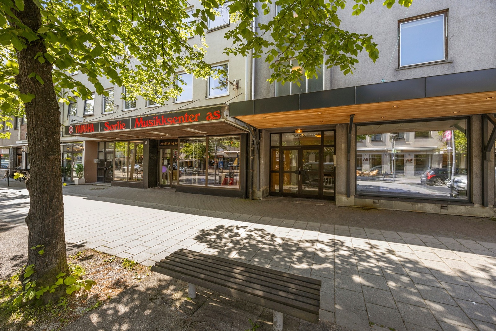 Barnehage, skoler, universitet og kjøpesenter i kort gangavstand Galleribilde