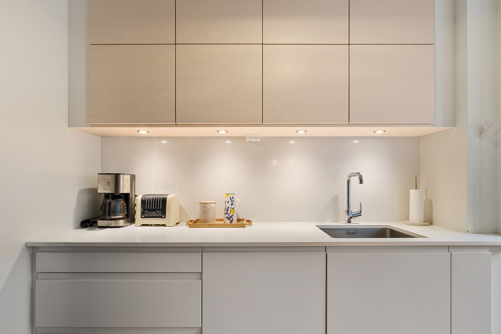 Integrerte hvitevarer er stekovn, platetopp og oppvaskmaskin. Galleribilde