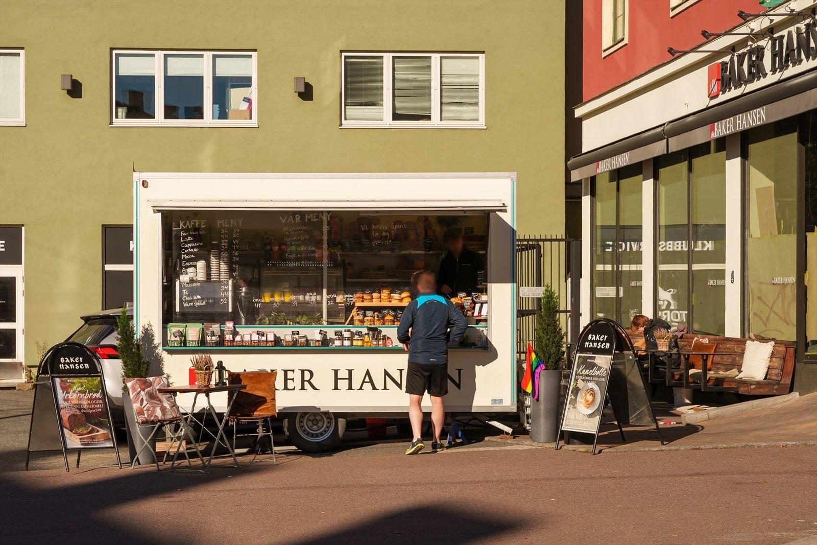 Populære Baker Hansen 600m fra leiligheten. Galleribilde