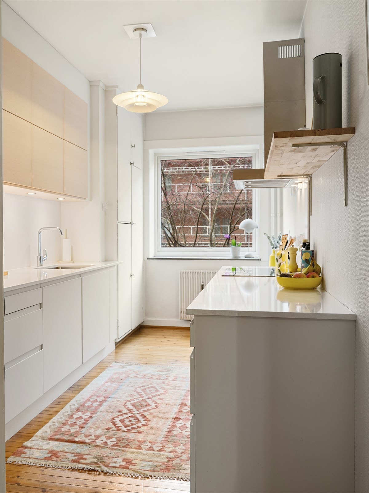 Lyst og tidløst kjøkken fra HTH. Galleribilde