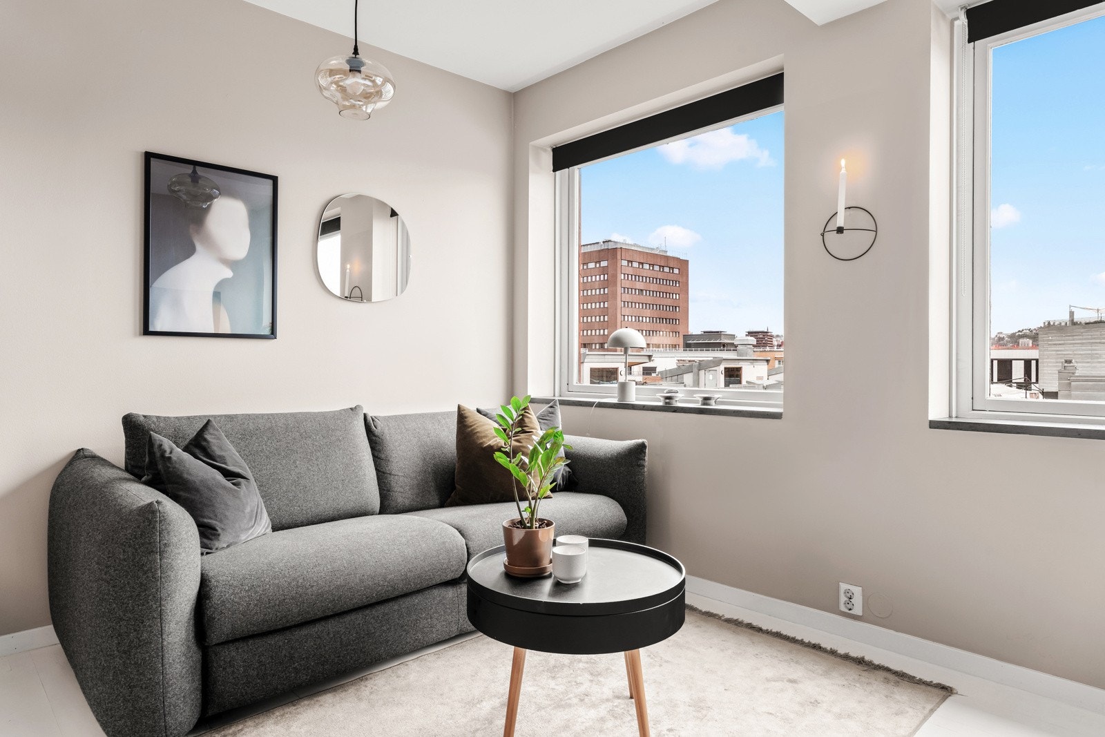 Her kommer du til en meget innbydende og arealeffektiv 1-roms med attraktiv beliggenhet på Grünerløkka. Galleribilde