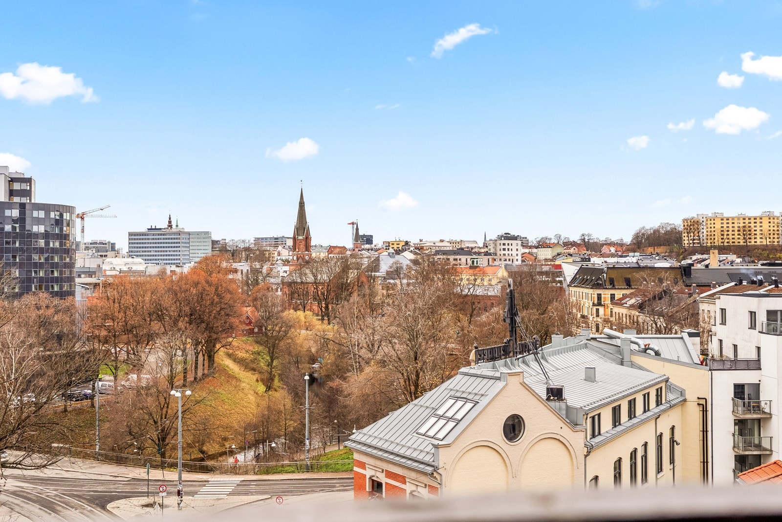 Her er det gode solforhold hele dagen og fin utsikt. Galleribilde