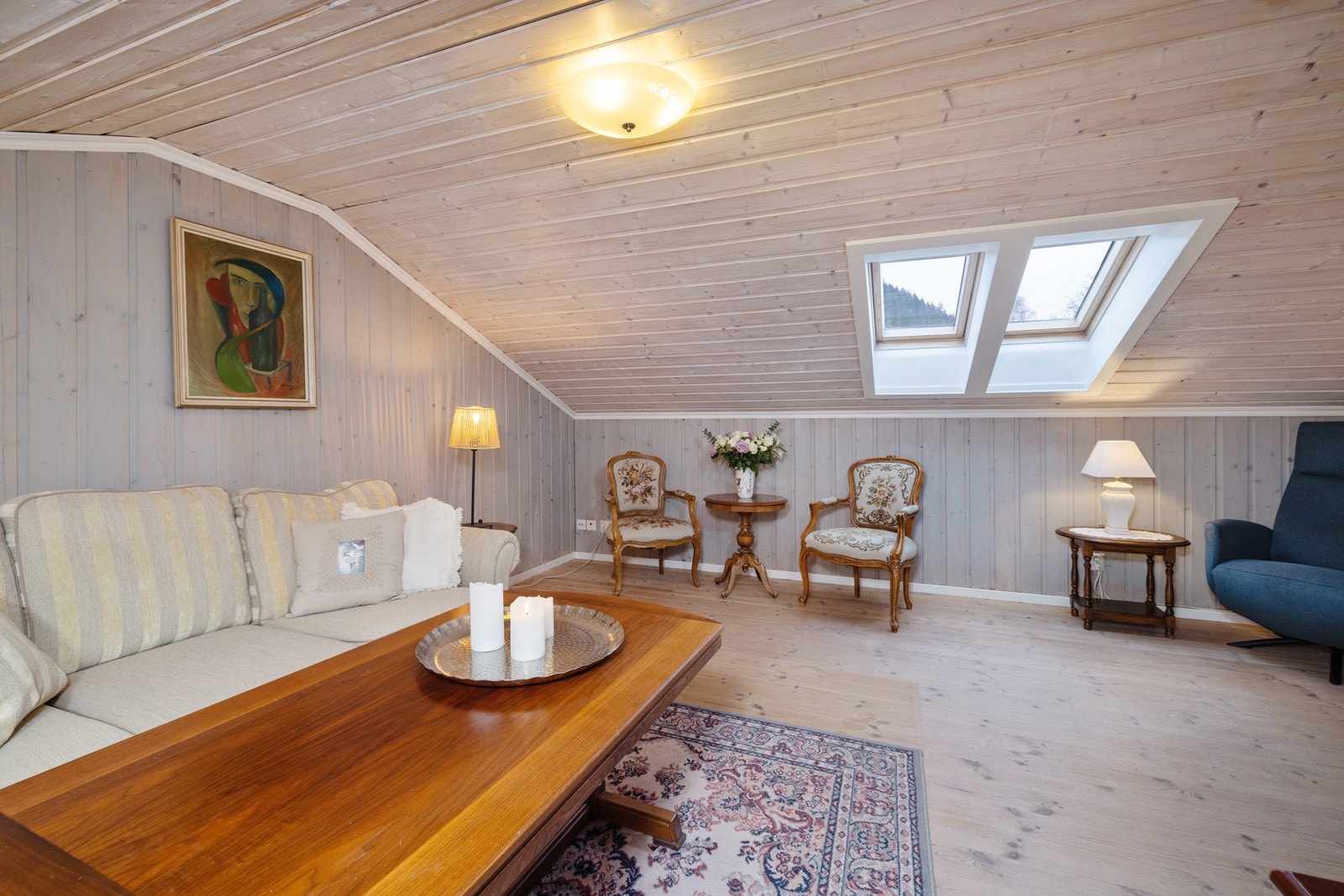 Loftet består av et stort loftsrom, gang og boder. Rommet er ikke omsøkt fra disponibelt loft til rom for varig opphold. Galleribilde