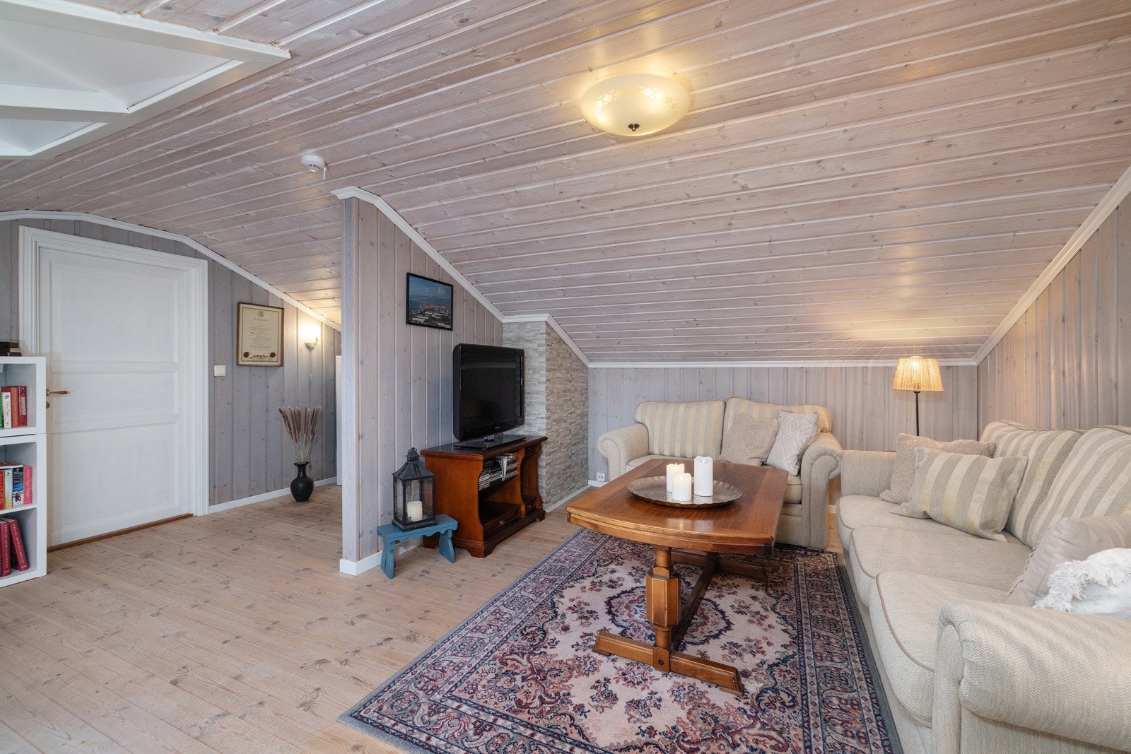 God plass på loftet. Rommet er ikke omsøkt fra disponibelt loft til rom for varig opphold. Galleribilde