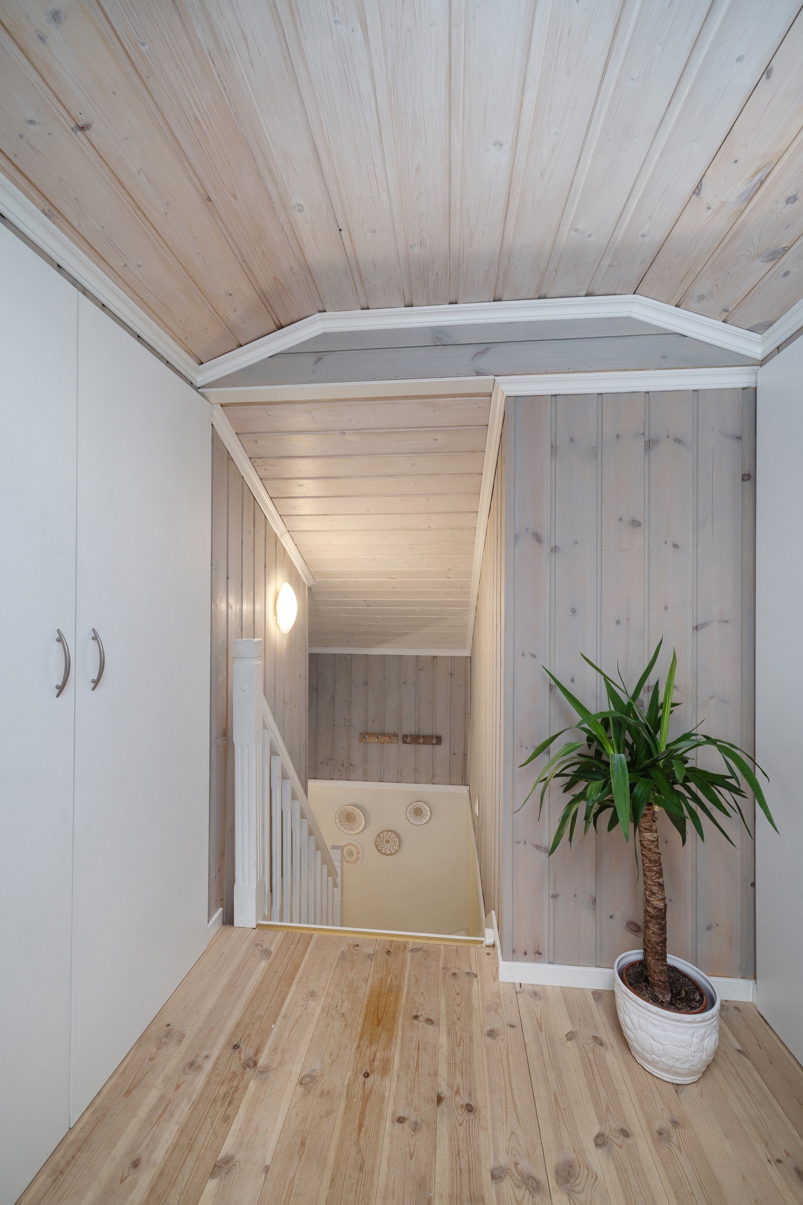 God lagringsplass. Rommet er ikke omsøkt fra disponibelt loft til rom for varig opphold. Galleribilde