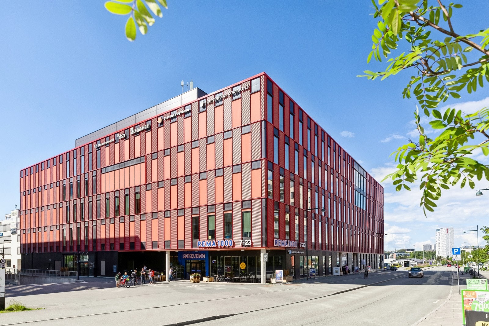 Området på Sorgenfri har vært under transformasjon og det planlegges fortsatt utbygging av nærområdene. På Sluppen er det etablert Foodcourt og scene, Austmann har showroom og pub hvor det arrangeres grilling og diverse arrangementer. Galleribilde